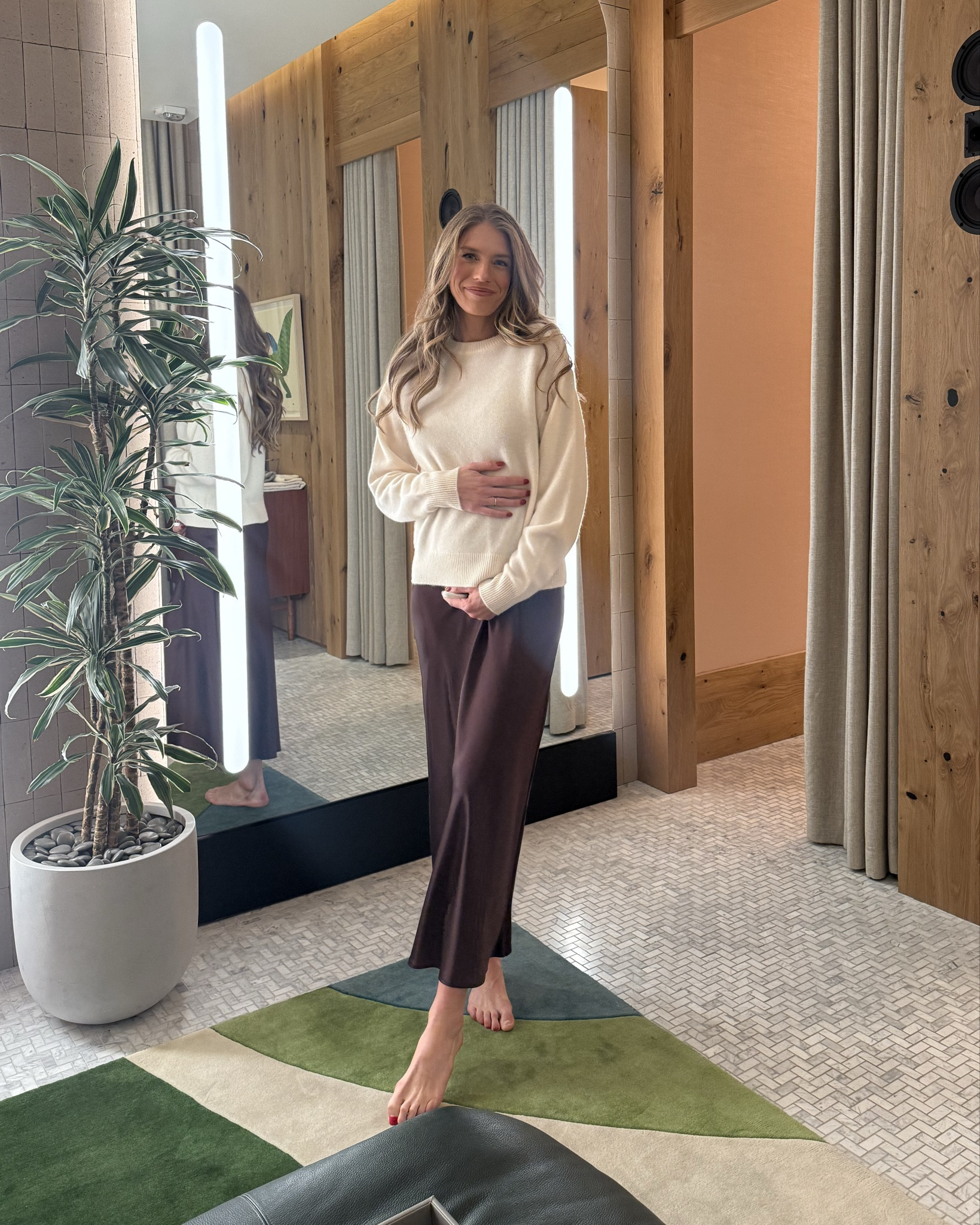 Aritzia Sizing: 
Most items run tts. I wear a medium in most items and size 6 for length. Medium in denim shirt but runs oversized.  Im usually a 4/6 and veer on the 6 side with aritzia. pre pregnancy their jeans run tts and I wear 27 tall and medium tall in any bottoms



Aritzia, holiday outfit, red sweater, bump friendly

#LTKHoliday #LTKTall