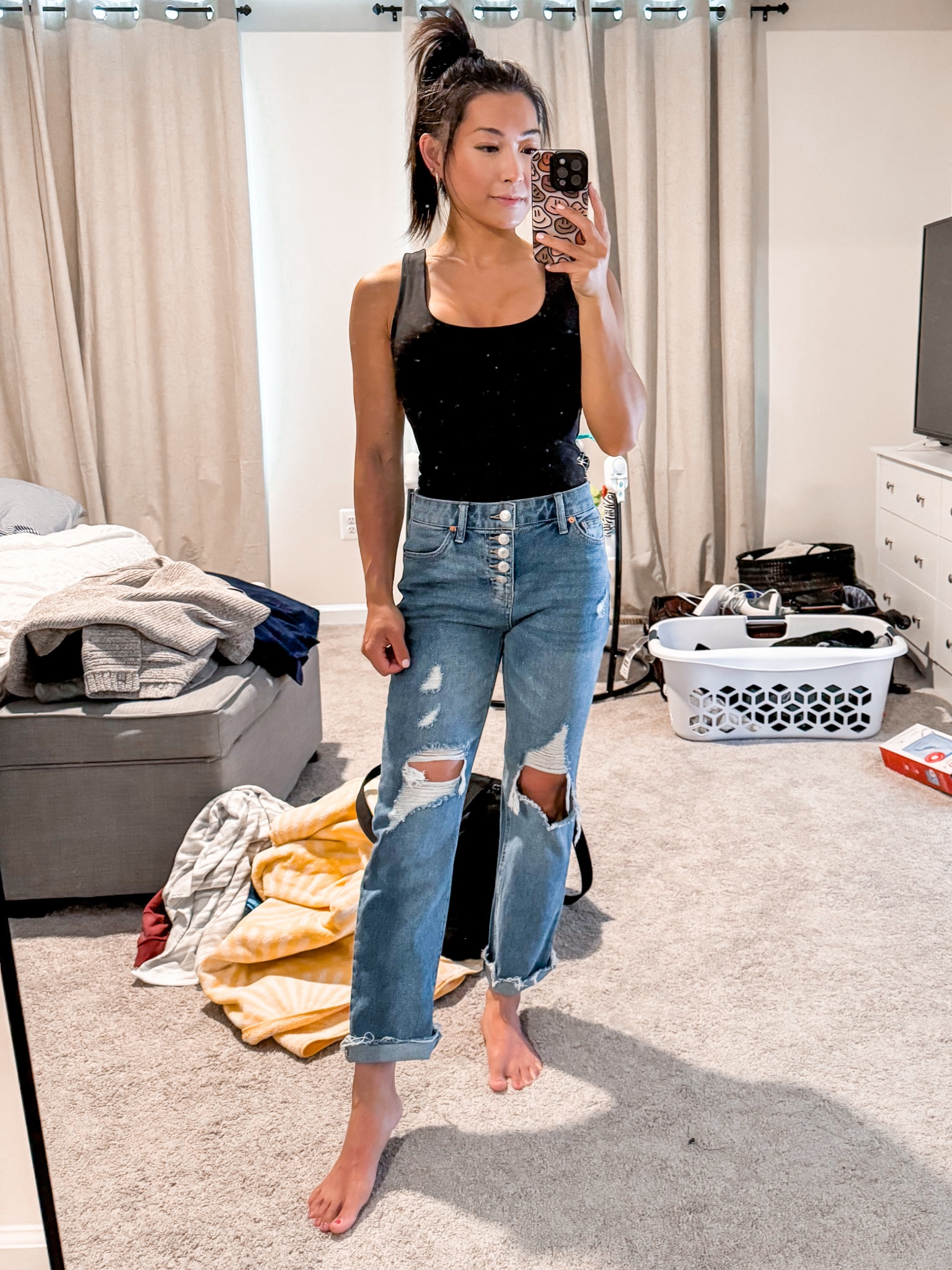 Skims black square neck bodysuit- size small but can also wear size XS, very snatching 

Crop straight left denim jeans- size 24

#LTKActive #LTKFindsUnder100 #LTKStyleTip