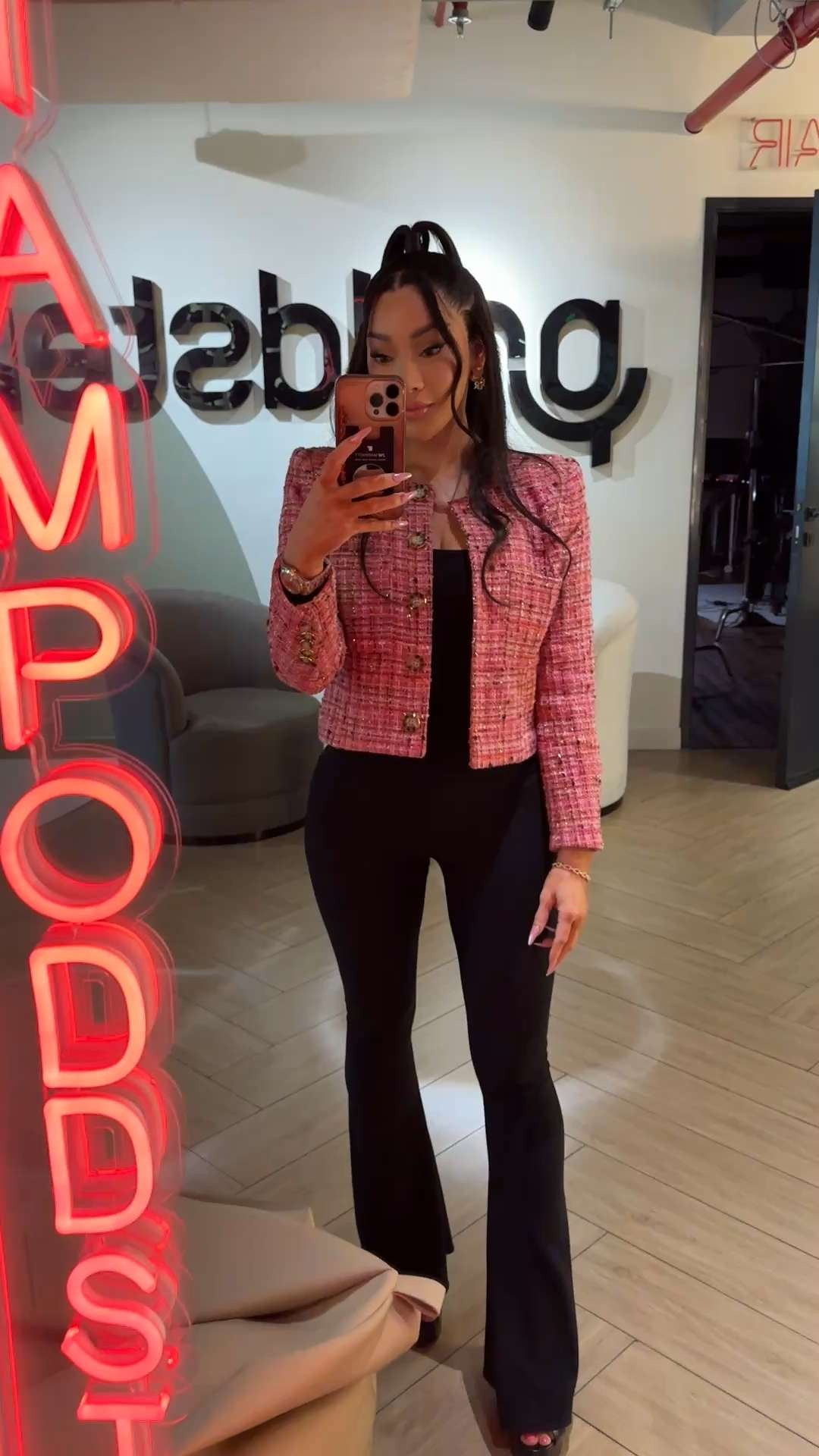 Pink women's blazer for the SHEO and boss women, women entrepreneurs. This feminine, boss babe outfit is perfect for your next networking event, photoshoot, or podcast recording. 

 #LTKPetite #LTKStyleTip #LTKWorkwear