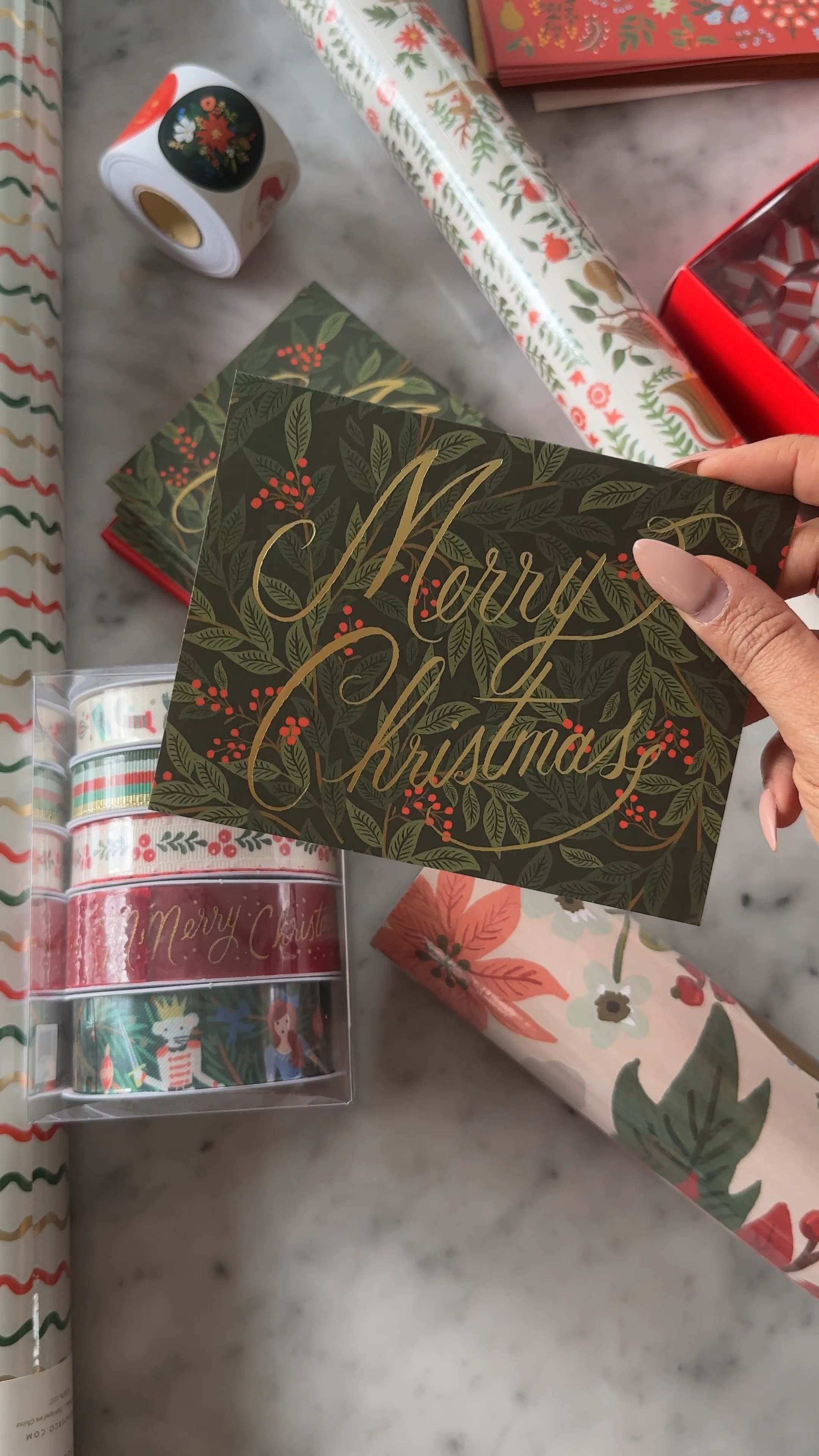 Finally getting started on wrapping gifts this weekend with the prettiest paper, cards & ribbon 🤶🏽🎄they’re all on sale for up to 30% off this weekend 🙌🏽