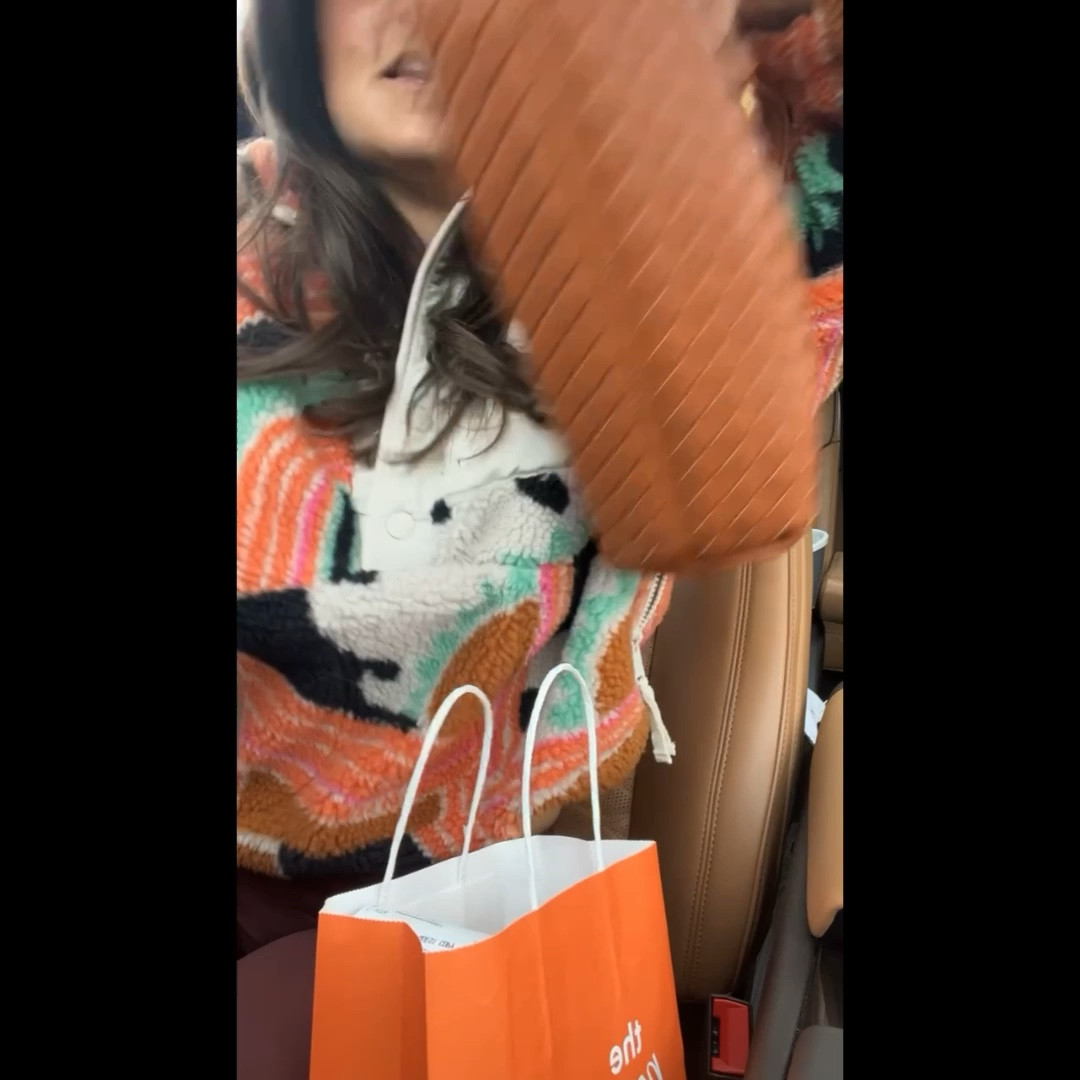 Ulta Beauty Haul! Comment LINKS and I'll send them to you! 

Hourglass gloss balm in Rouse
Shape tape in sunbeam
Tarte lip plumper in rosy copper
Blush balm in cowgirl 
Duck Plump in Apri Caught