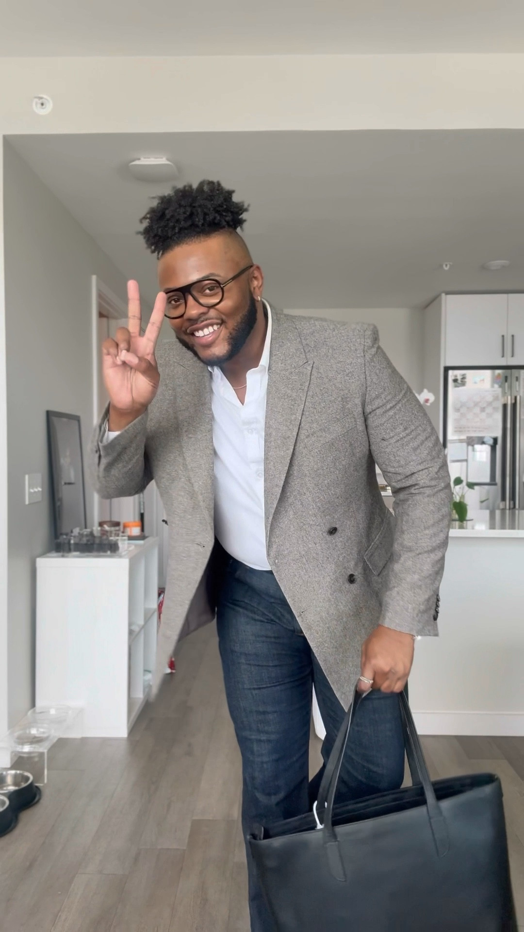 Work-ready with after-hours potential — this double-breasted blazer + dark denim combo brings just the right balance of polish and ease. I wore it to the office, but it works just as well for date night, casual Fridays, or weekend plans when you want to look sharp without overthinking it.

Brands featured:
@fluxfootwear
@mottandbow
@johnnybiggusa
@hm
@theofficialpandora
@ralphlaurenfragrances
@carlfriedrik
@tomford
@tiffanyandco
@tiniluxjewelry 

#LTKWorkwear #LTKMens