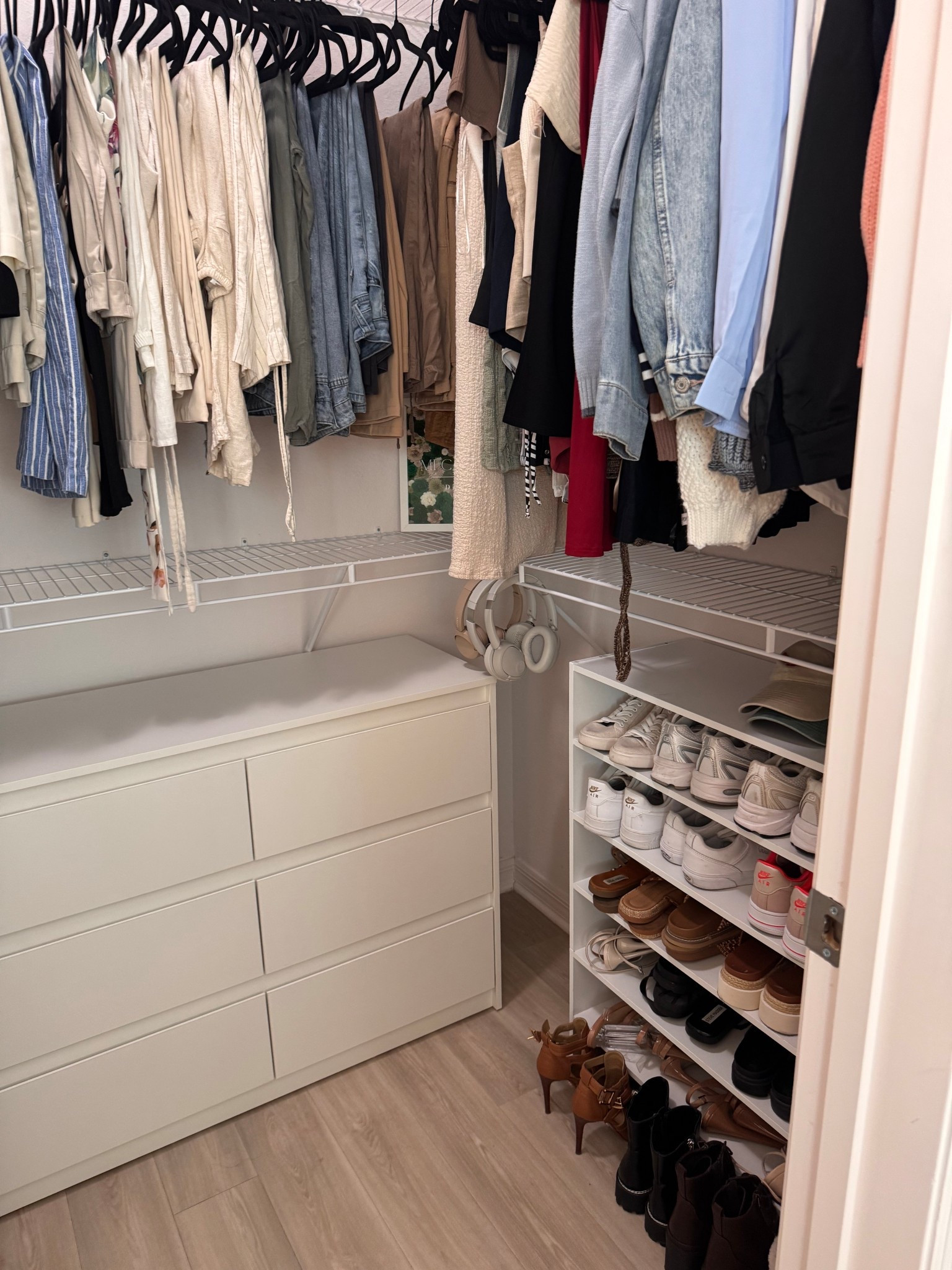 Mi clóset organizado. Estos organizadores son una buena opción para mantener tus áreas hermosas y ordenadas 

#LTKActive #LTKHome #LTKFindsUnder50