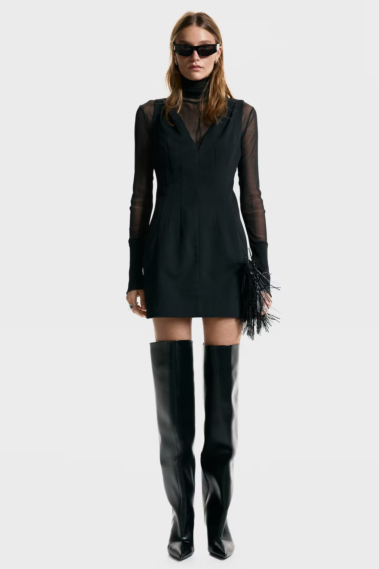 Tailliertes Kleid mit V-Ausschnitt | H&M (DE, AT, CH, NL, FI)