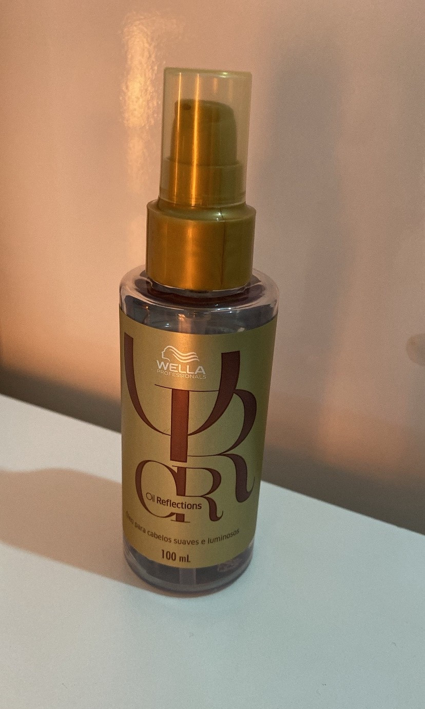 Óleo Oil reflections Wella: maravilhoso,
tem efeito gloss, reduz o frizz, deixa o cabelo macio, diminui o volume e os fios ficam com muito brilho. 
Pode ser usado como pré-shampoo, tratamento noturno, leave-in, proteção térmica contra secador e extra brilho.
Na promo aproveita ❤️😉

#LTKpromo #LTKbrasil #LTKbeleza