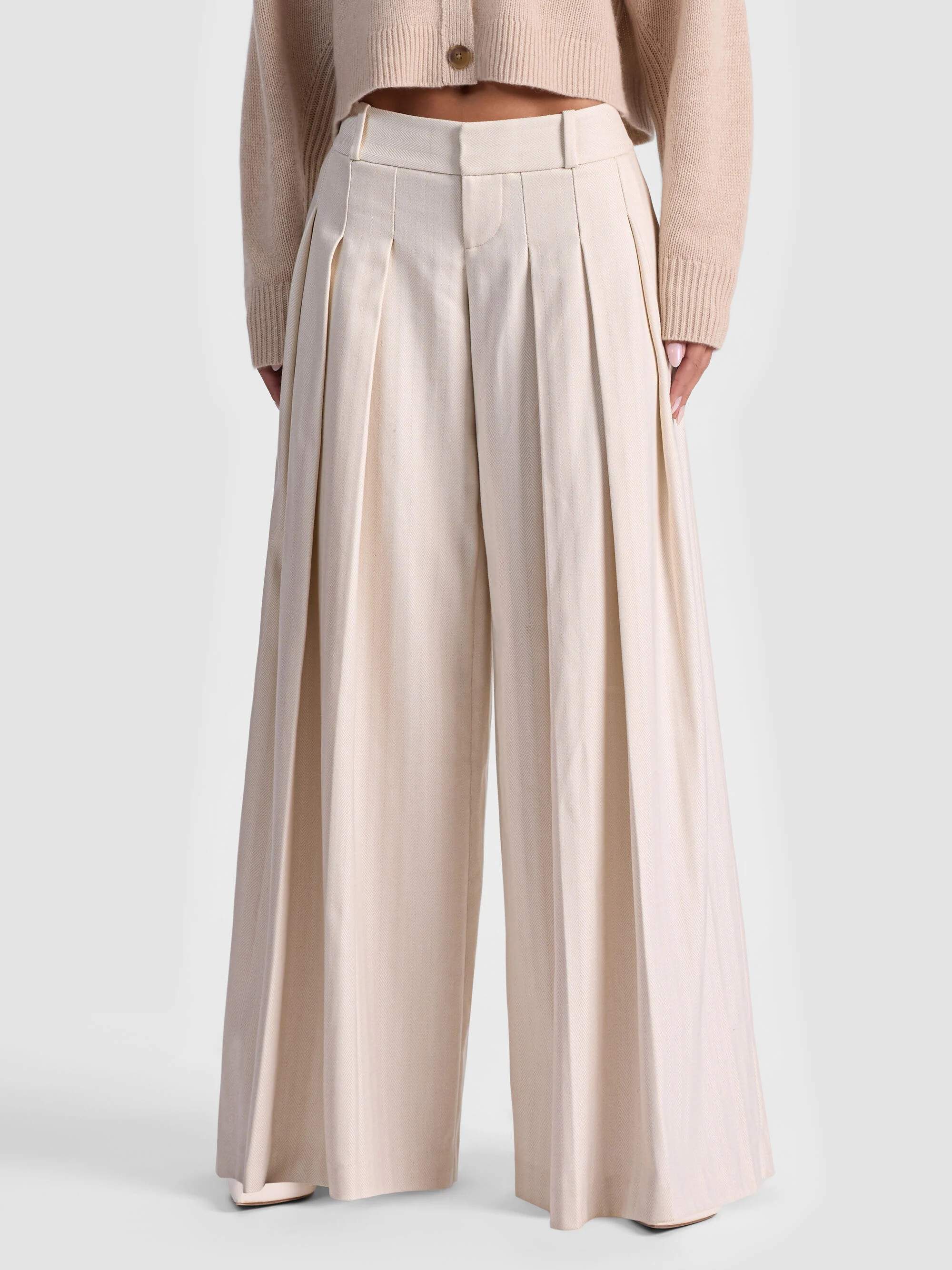 SIMON PLEATED TROUSER | Alice + Olivia