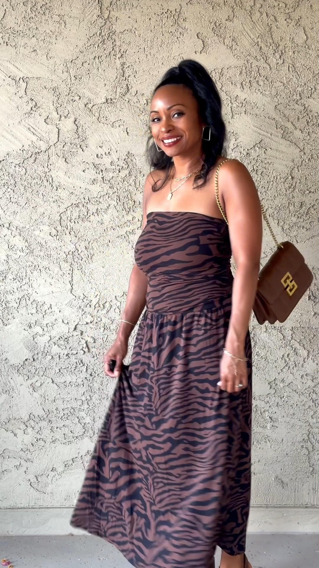 Stumbled upon this maxi tube dress at Old Navy and love it! I’m wearing an XS which fits even on my biggger bust. There is the non slip strip inside the top. I like the drop waist that accentuates the curves up top. They are having a great sale right now!!

Tagging similar purse and shoes 🙂


Animal print, long dress, zebra print 

#LTKSaleAlert #LTKootd #LTKPetite