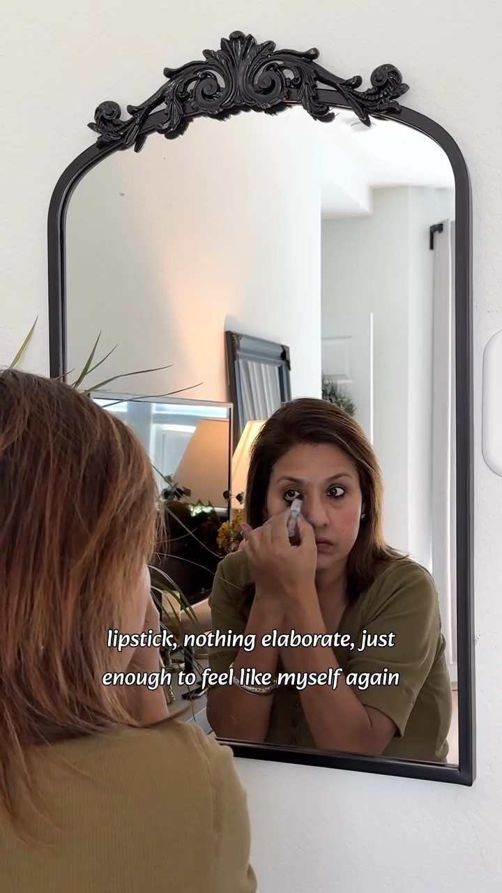 This is my kind of slow, lived-in, weekday rhythm 🤍
What’s your little everyday reset ritual?

We are looking forward to beautiful weather in the next two days n hence have some outdoors planned🤩

Happy weekend guys! 
Peace n joy✌🏼

#aninditashome slowlivinghome #everydayrituals #homereset #cozycorners intentionalhome livedinbeauty quietluxuryhome homesofinstagram dailyritual softliving
aninditashome