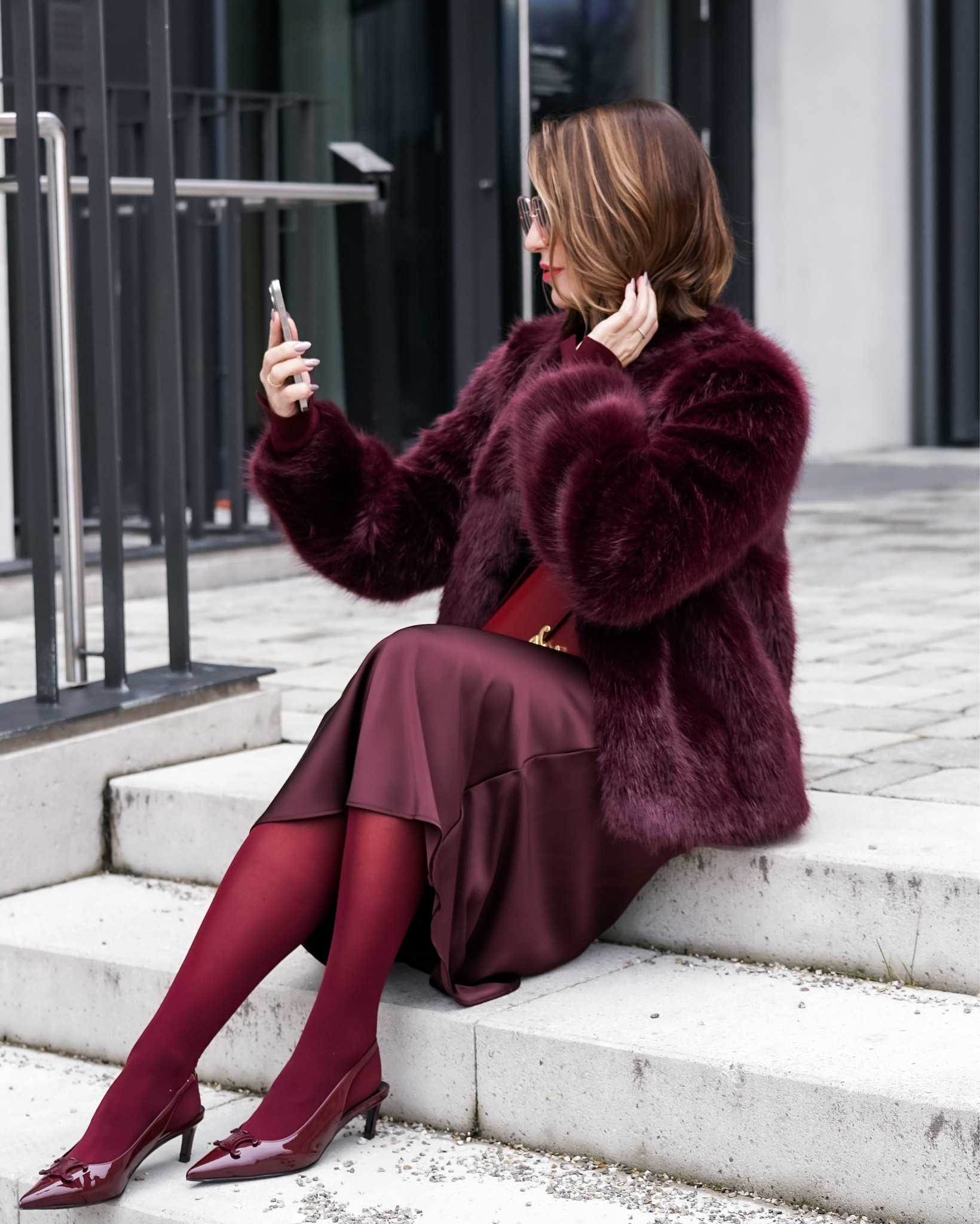 All in for Burgundy 🍇


*Anzeige*
Und besonders luxuriös im monochromen Material - Mix 🍇 Happy Sunday ❤️ 


*Anzeige*
#burgundy #weinrot #trendcolor #trend #chic #fakefur #fakefurjacket #celine #celineshoes #celinebag #calzedonia

#LTKeurope #LTKwinter #LTKdeutschland