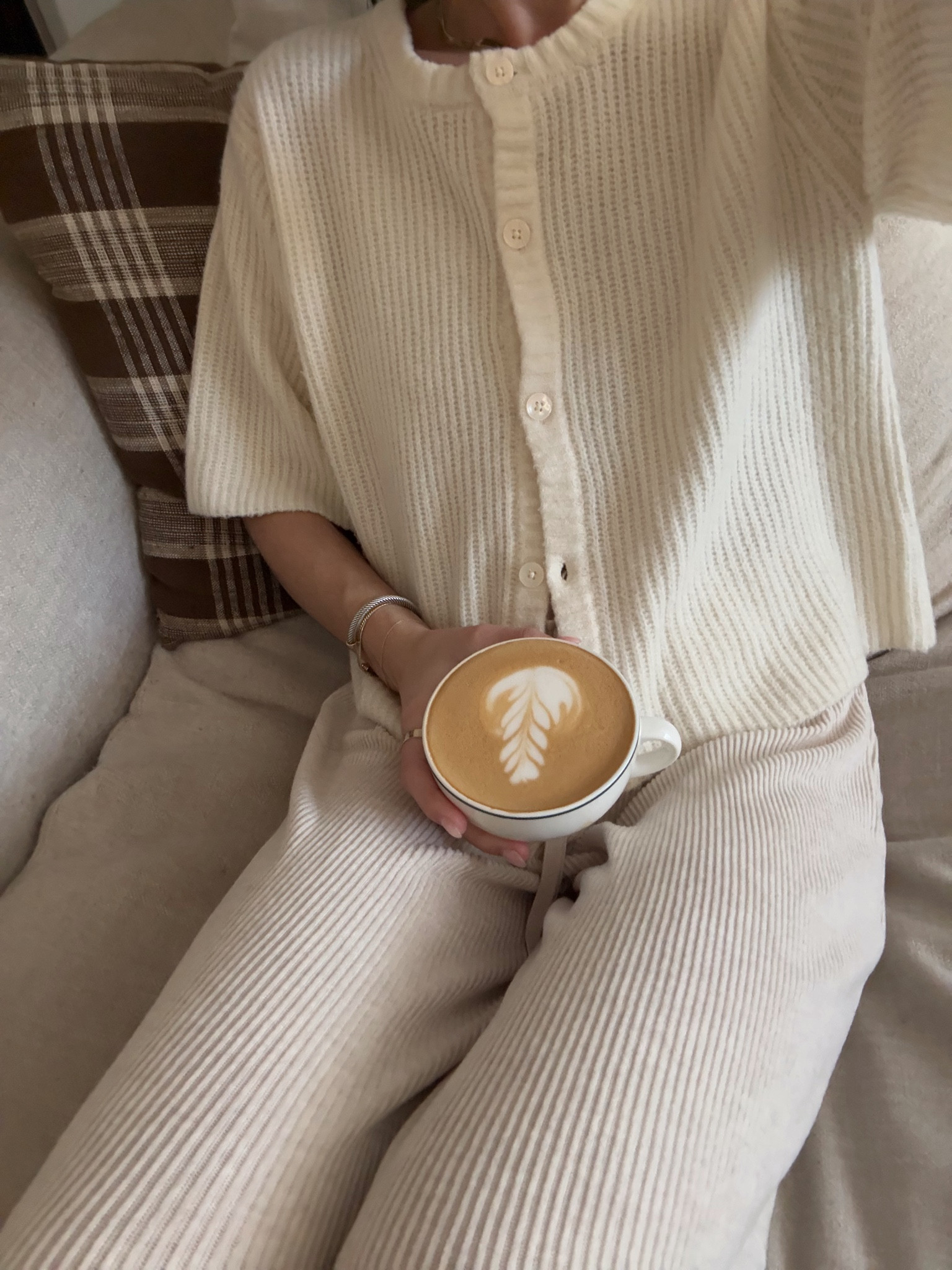 Sunday cozies ❣️
Wearing a size small in both!