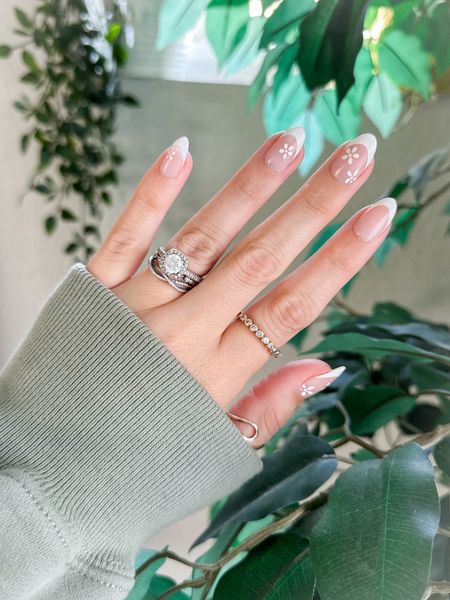 Spring press on nails that last 2+ weeks / floral nail art on an almond shape French manicure press on nail/ impress manicure / no glue nails 

#LTKSeasonal #LTKBeauty #LTKStyleTip