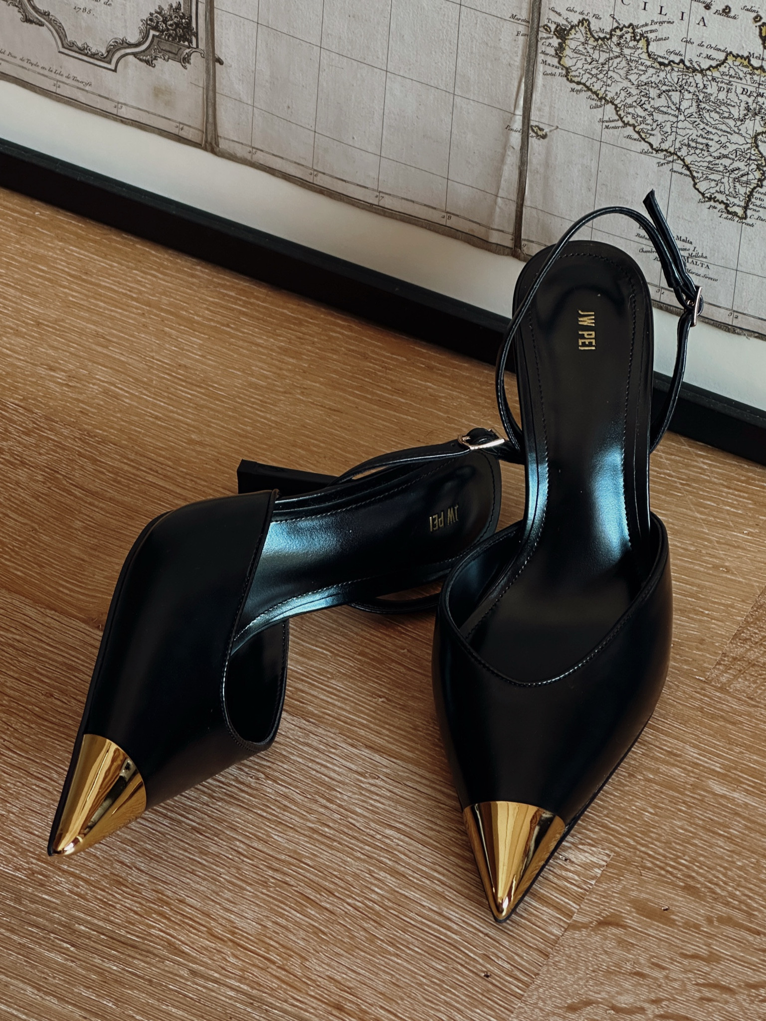 Stunning black heels 


#LTKShoeCrush #LTKSeasonal #LTKWorkwear