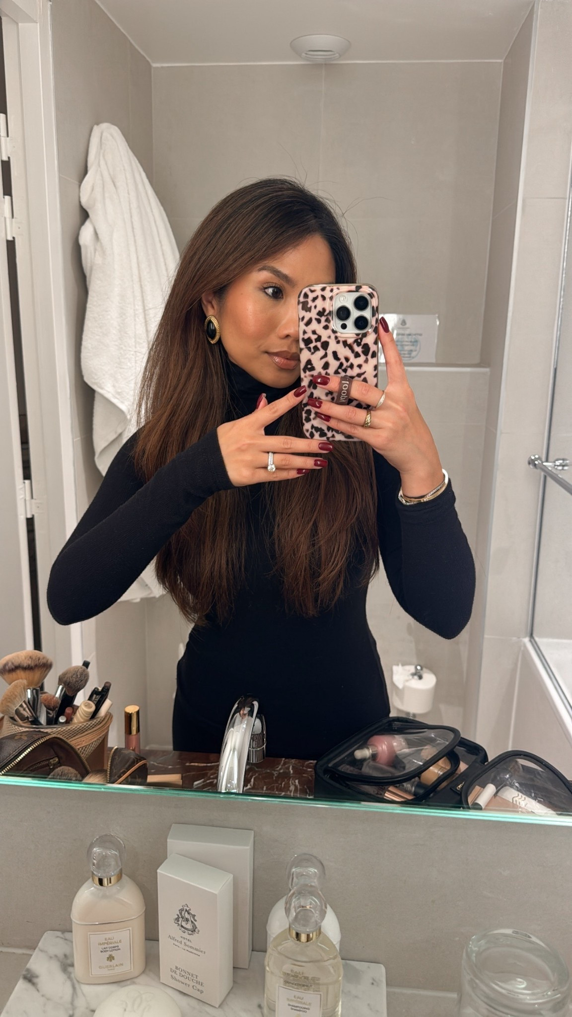 The $48 black turtleneck you’ll wear every season!! I got mine last year and so glad it’s back again this fall

Sizing: 
Turtleneck - tts, xs

Makeup Details:
Liner - Sandy Beige
Lipstick - Breathless
Gloss - (not on LTK) Gemme Beauty Date Night
Blush - she’s blushing


#LTKFindsUnder50