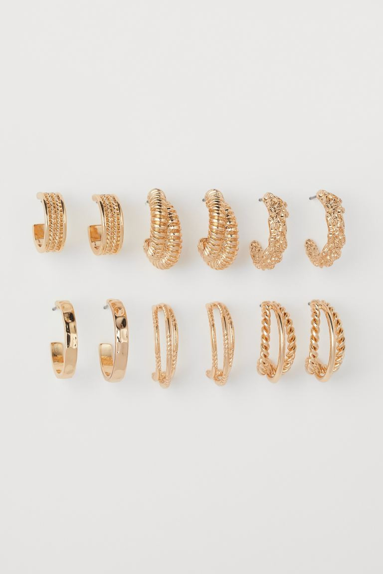 Metal hoop earrings in various sizes and designs. The zinc content of the earrings is recycled. | H&M (UK, MY, IN, SG, PH, TW, HK)