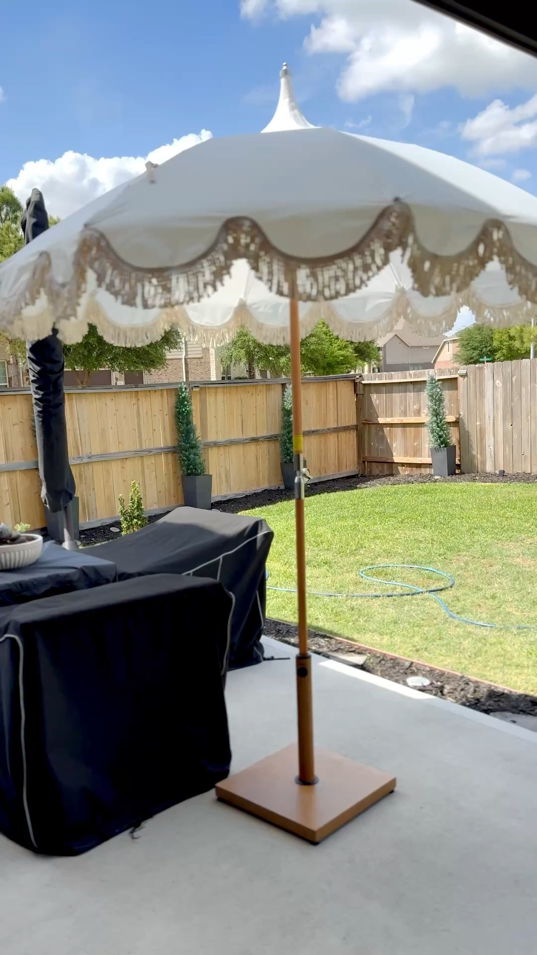 I’m obsessed with this umbrella stand and base. It’s so chic. I’m excited to add it to my inventory for spring and summer parties. You can dress it up with floral balloons and so much more.

#LTKHome #LTKdayinmylife