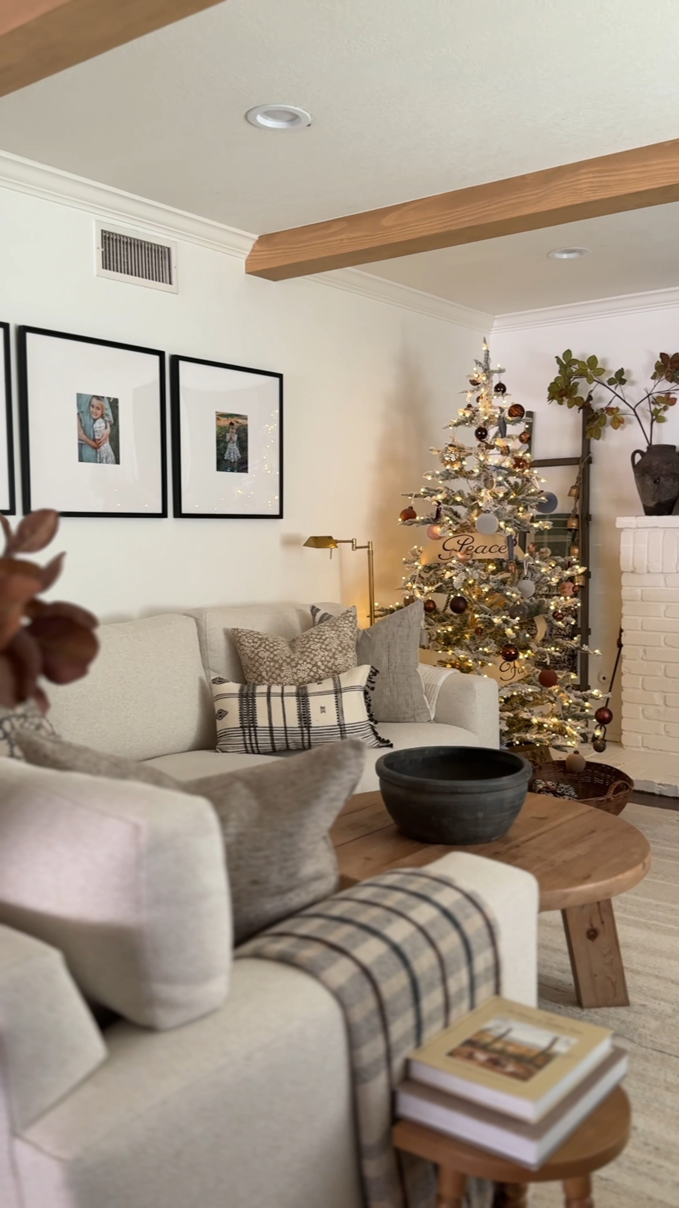 Full living room Christmas views

#LTKVideo #LTKHoliday #LTKSeasonal