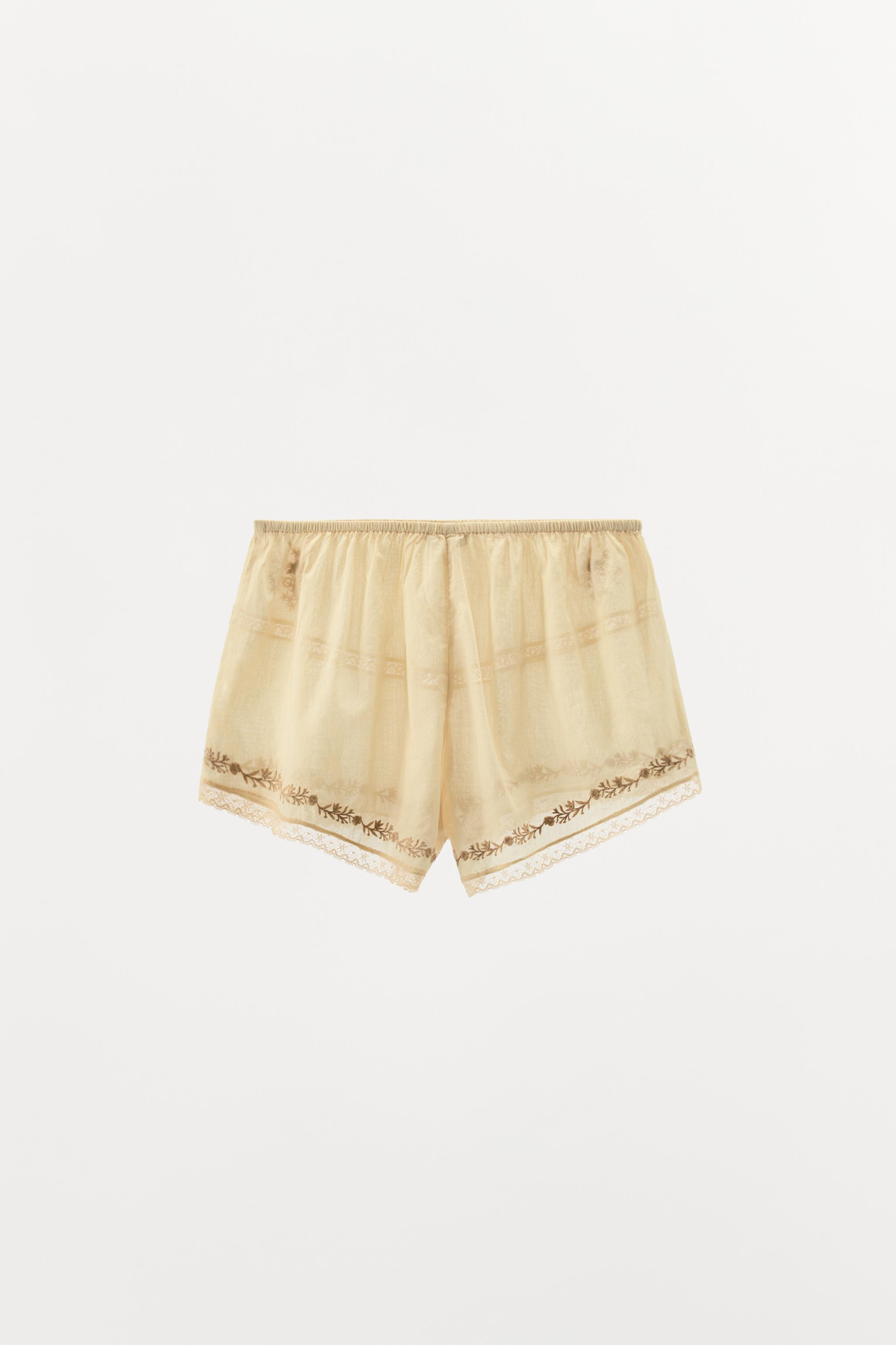 SHORTS RICAMATI FIORI CON PIZZO LIMITED EDITION | Zara IT
