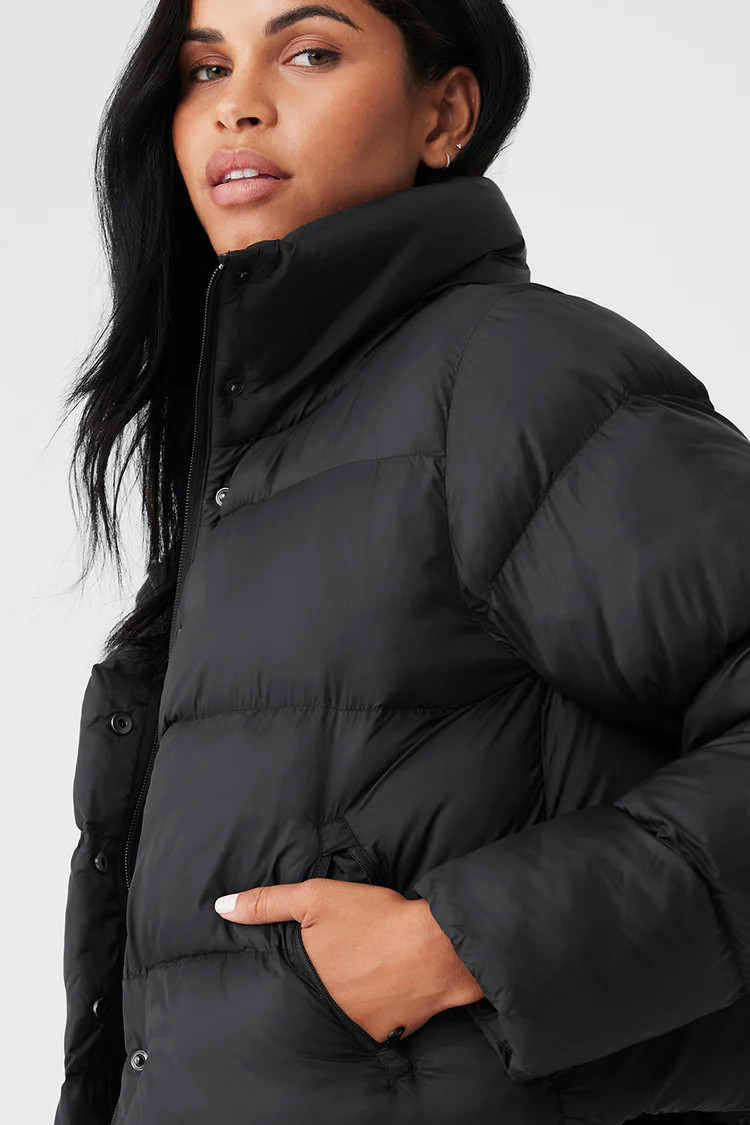 Gold Rush Puffer - Black | Alo Yoga (US)