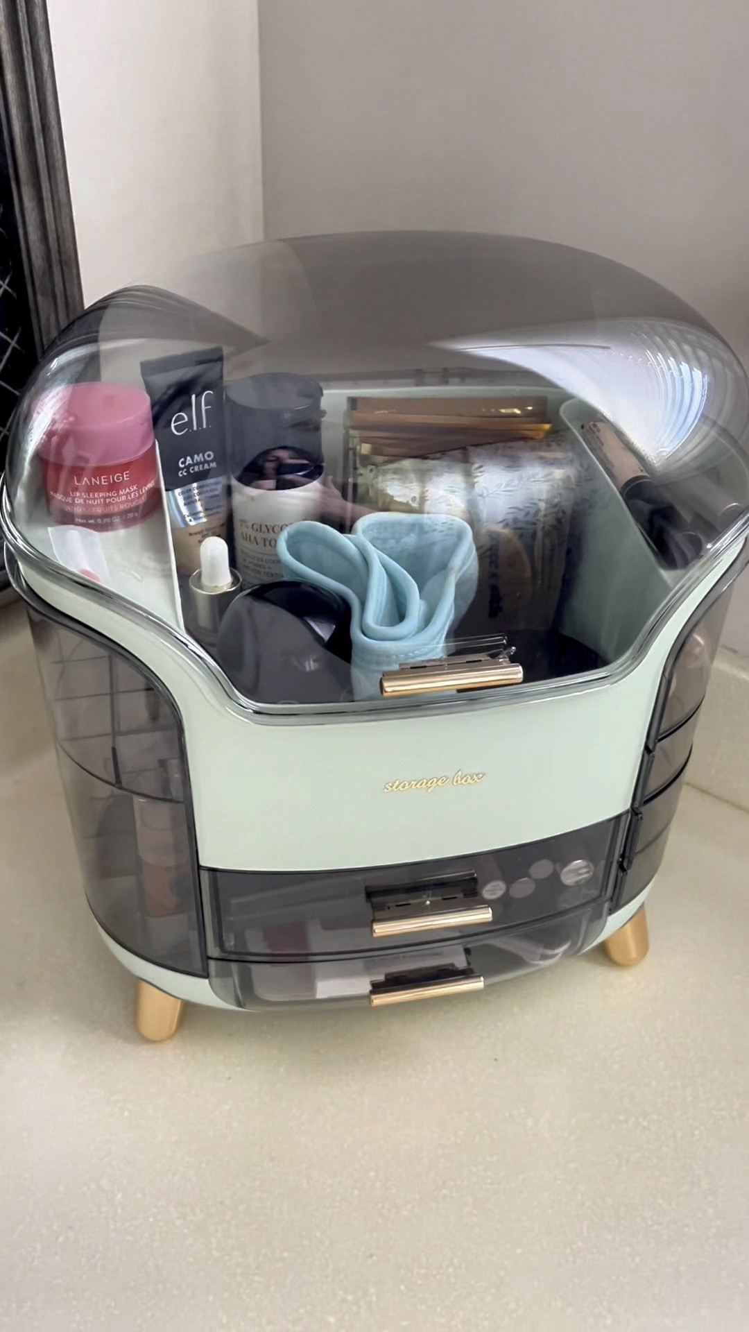 Cosmetic Storage Box, Modern Plastic Clear Panel Design Makeup Storage Box

PROS:
The main compartment is nice and roomy, with two drawers in front, four on the side, and another spot for makeup sticks.

CONS:
The side drawers are on the small side.

#LTKsalealert #LTKVideo #LTKbeauty