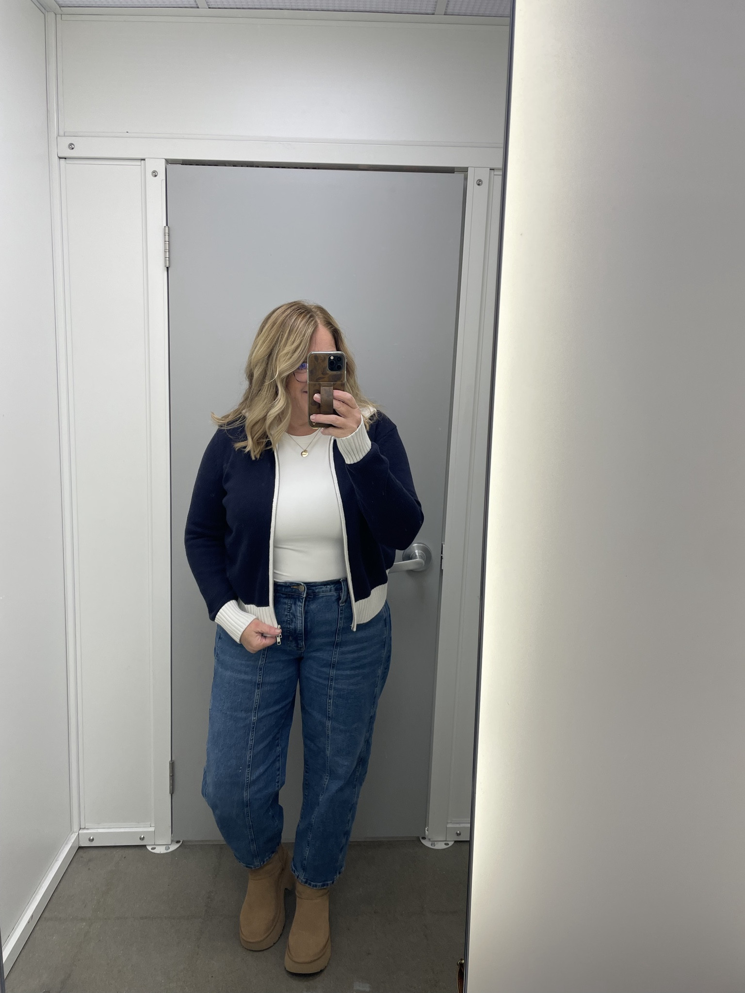 Navy with white cuffs cardigan🤍
Cropped

#LTKOver40 #LTKWorkwear #LTKMidsize