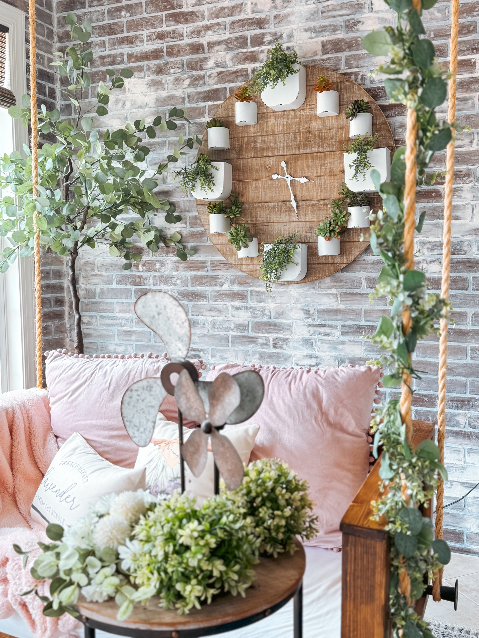 Today’s steal at Decor Steals! Shiplap clock with aged planter boxes! It’s functional, and beautiful! Oh and did I say that it’s so fun to decorate?!😍

#LTKSeasonal #LTKHome #LTKStyleTip