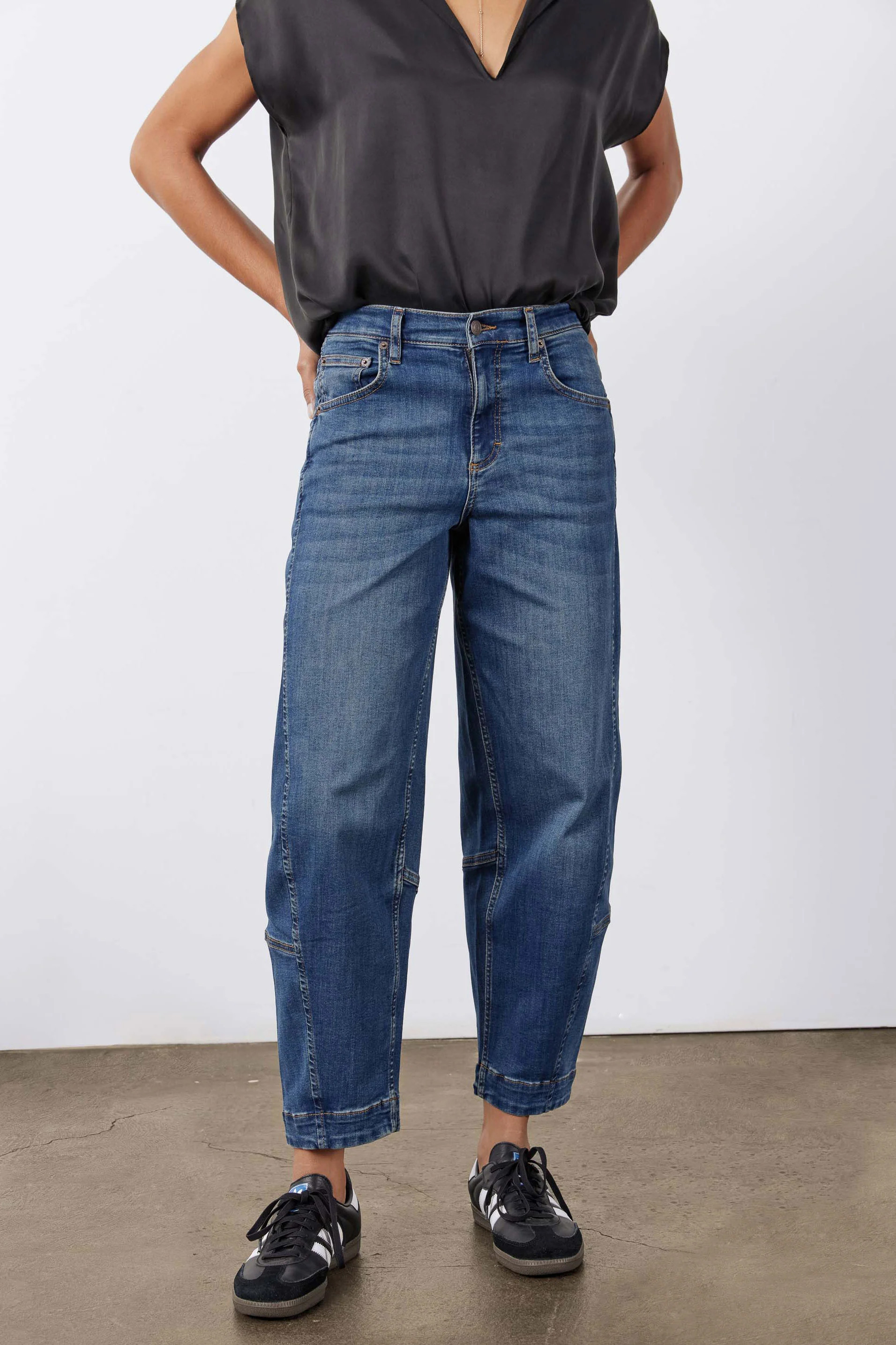 The Petite Ultimate Barrel Leg Jeans 2.0 | Ruti