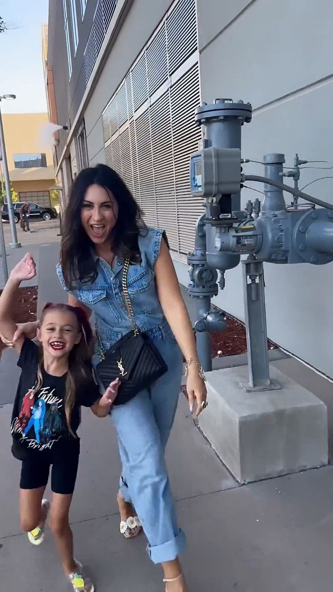 Concert outfit looks! I wore a pistola denim jumpsuit and my daughter wore a Disney’s Descendants tshirt and rocked pink hair! I of course brought my favorite YSL bag and she wore red heart glasses 🫶🏼👸🏼



Concert outfits 
East coast summer 
Whimsical dress 
Disney 
Rise of Red 
Denim jumpsuit 
Disney Descendants
YSL 
concert looks 