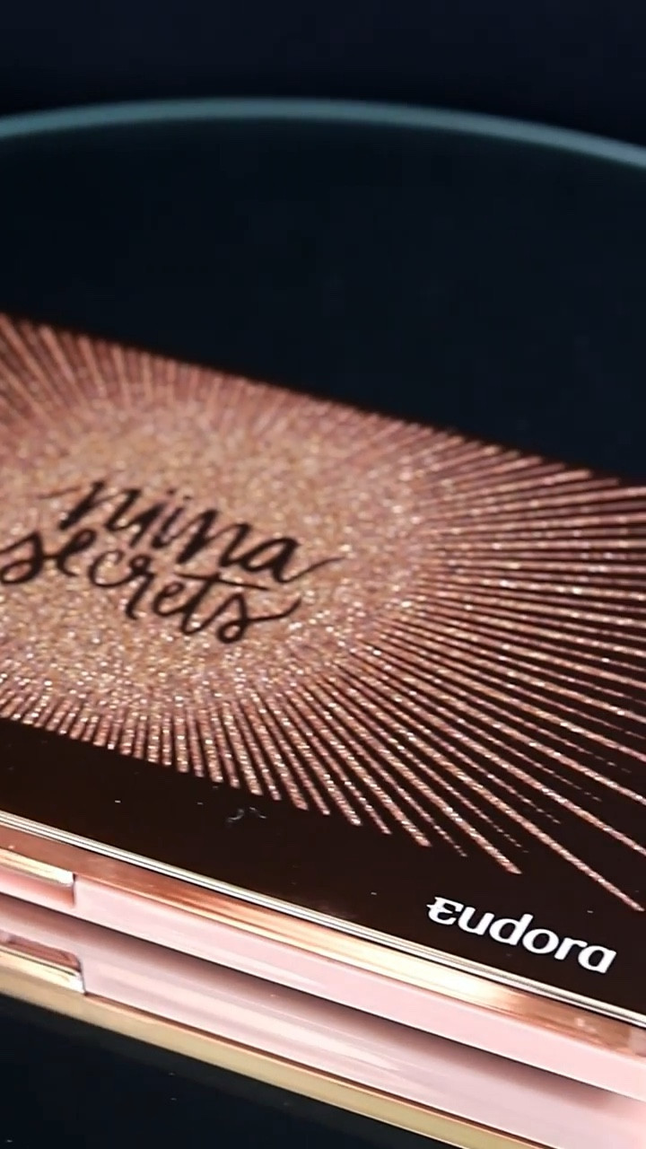 Palette de Sombras Crystal Niina Secrets Edição Limitada 16,5g
15 cores e 4 texturas diferentes com ultra pigmentação e longa duração para criar combinações incríveis!

#LTKbrasil #LTKbeauty
