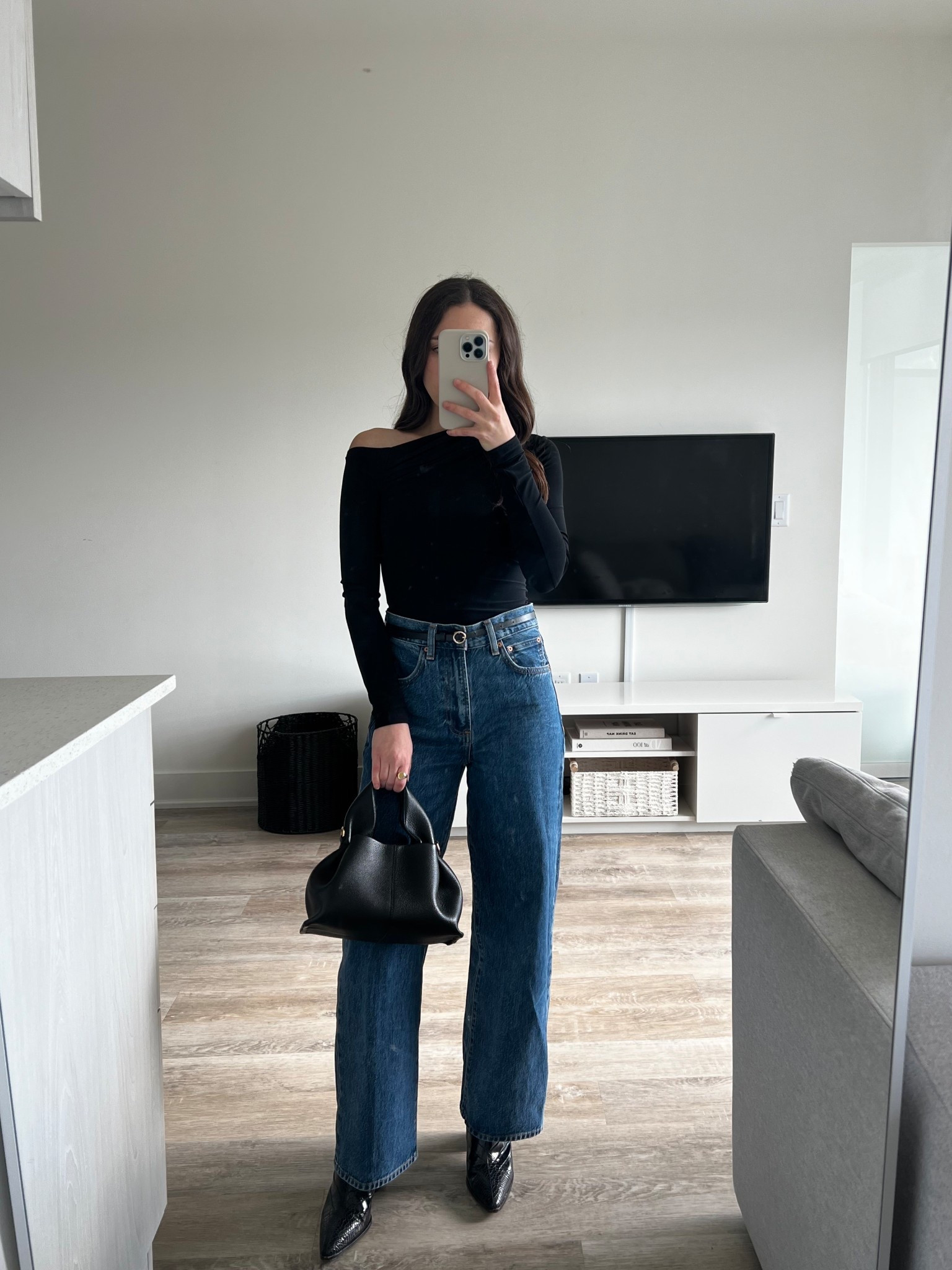 Fall petite-friendly ootd 🖤 

Sizing:
Top - 2xs
Bottoms - 23w 


#LTKpetite #LTKcanada