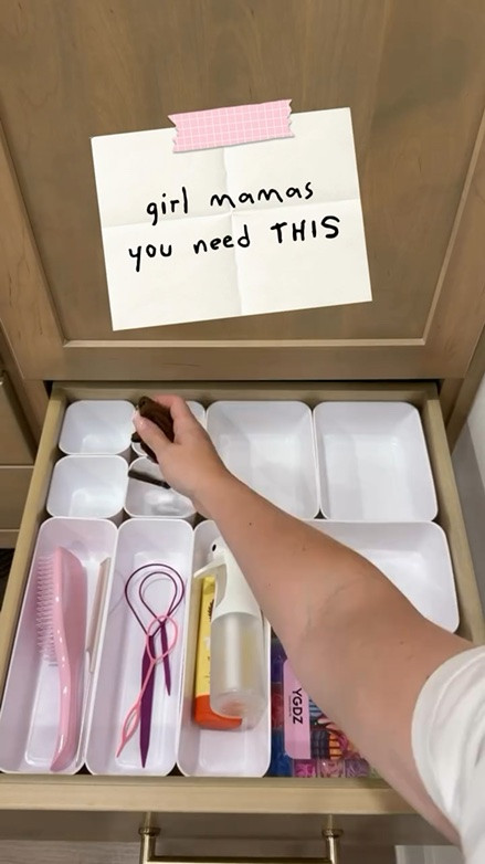 embracing that we always do hair downstairs 🤷🏼‍♀️🎀

if you’re not already, tap the follow button for more girl mama life, home inspo and DIY projects ◡̈ comment a 💛 for links to this organization and my fave hair products 

girl mama of 3 here and yes we have lots of hair organization upstairs but why is it we are always doing hair downstairs 🤦🏼‍♀️ instead of having to have them or myself make 3 trips upstairs to get everything we need I decided to embrace it and just keep a fully stocked hair drawer with everything we need and our most used bows. making life easier not harder, I hope this helps ◡̈ 

#girlmama #girlhairstyles #organization #homeinspo #momlife