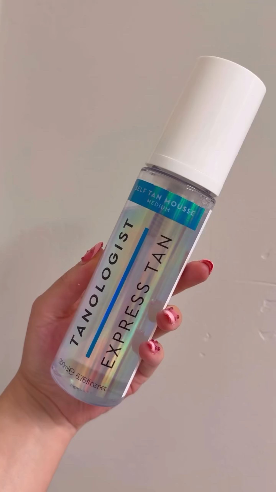 me 🫱🏻‍🫲🏼 self tan

I bought the @tanologisttan self tan in medium !! ready for that summer glow 🤭 I have the shade light which I use a lot for my face. However I wanted a shade darker for my full body. 

Peep from the nails this is an older video but !!! The tan lives on 🤭 seriously been loving self tanning in the summer this year. Sun protection is very important to me so being able to tan but not be in the sun is a win win ✨

#selftan #selftanner #grwm #smallcontentcreator #discoverunder3k #summervibe #summermood