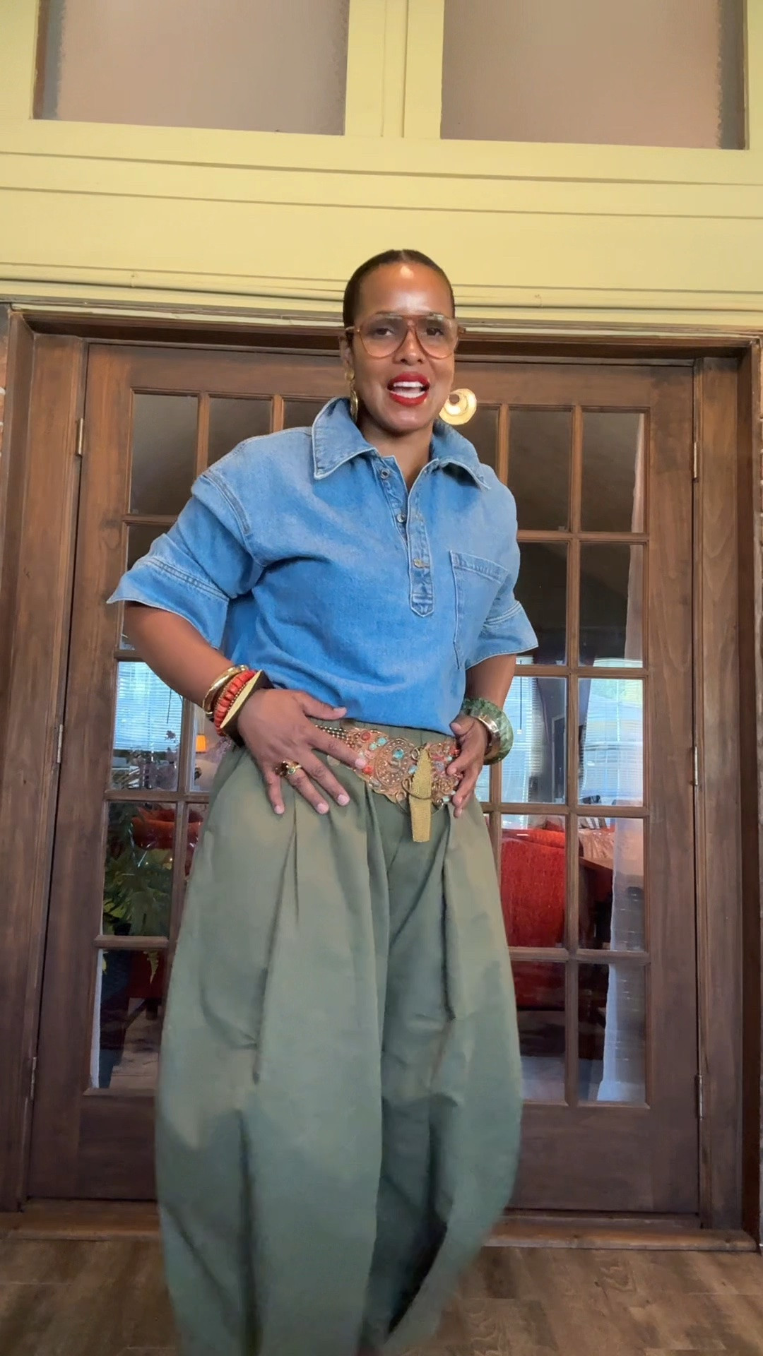 And here they are in the green! 
Wearing size medium.

5’7” 165 lbs

I got the denim popover from MangoOutlet.com. It’s sold out unfortunately.
