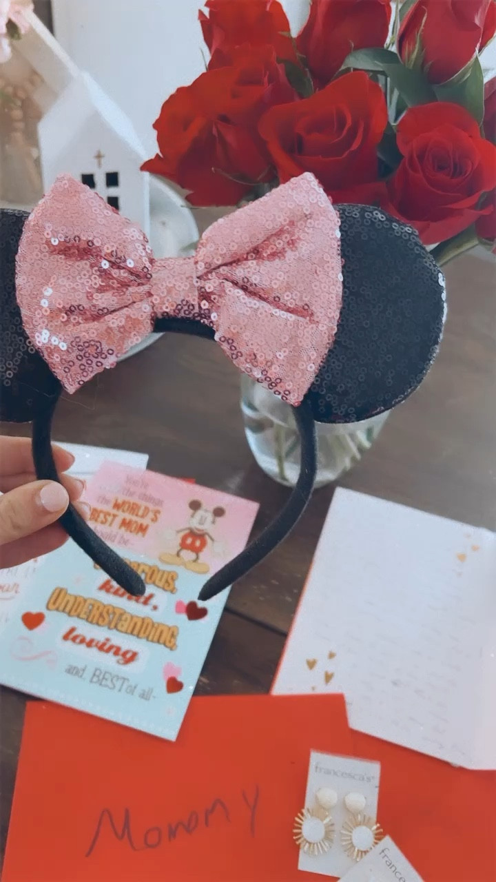 not me getting teary reading the cards from BOTH of my boys 🥹💓😭 you are the best thing, @wesmabry - and I can’t wait for all that God has in store ahead!! 🙏🏽💕🙌🏽 love chasing after Jesus and dreams with our little family - what a gift !!! ✨🫶🏽🤩 lots of exciting things ahead and I can’t wait!! 

#LTKhome #LTKfamily #LTKSeasonal