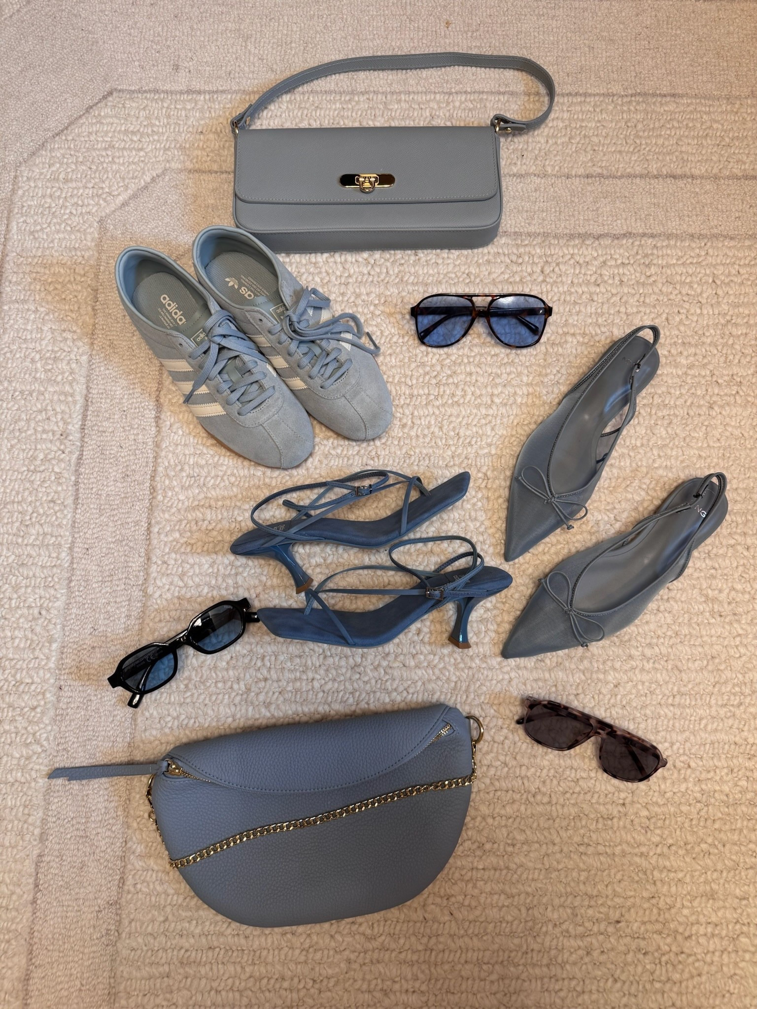 Color crush: 🐳🚙🥏🫐💙💦🦋

Code: LAUREN15 to save on both the bags & the whole site where they are from! 