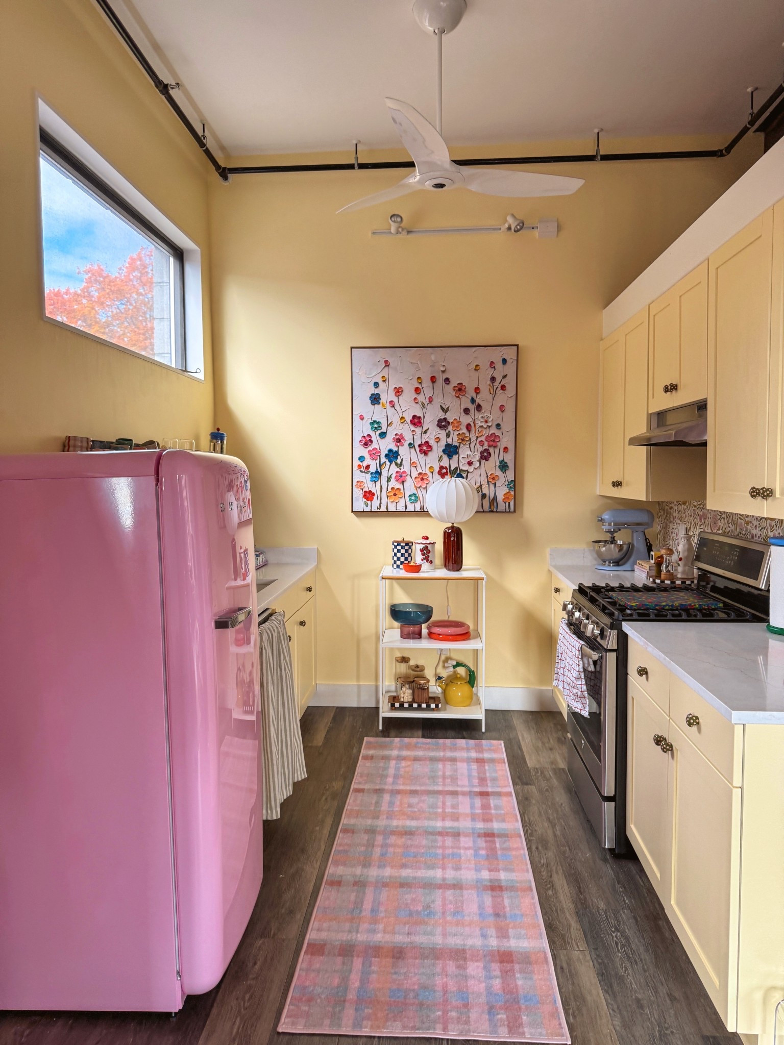 Pink & yellow kitchen 💛