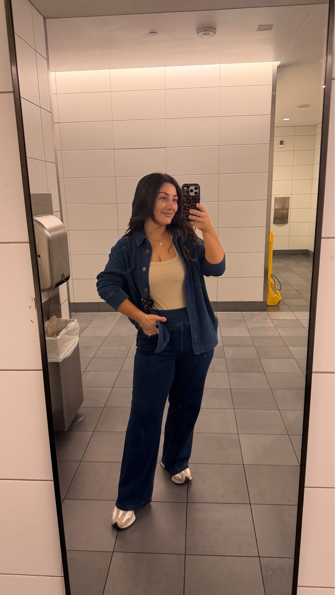 Comfy travel outfit! 

 Top size xs 
Tank size small 
Stretchy and soft denim Pants size small petite 

5'0" 140lbs
 Petite friendly

#LTKootd #LTKPetite #LTKTravel