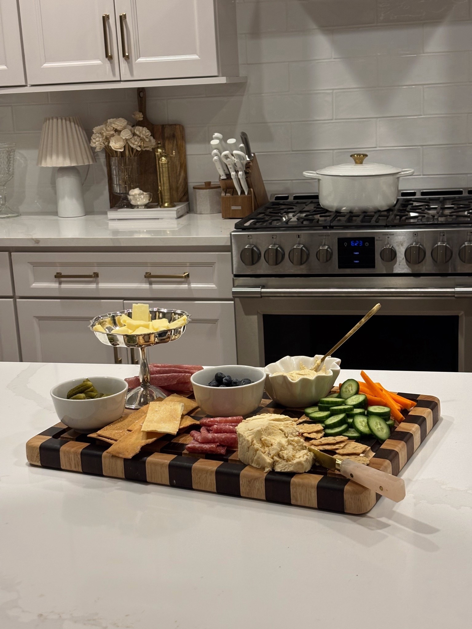 happy hour snack board 🤍



Foodie, snacking, hosting, charcuterie, cutting board, veggies, bites, kitchen, sidneymarieduke

#LTKHome