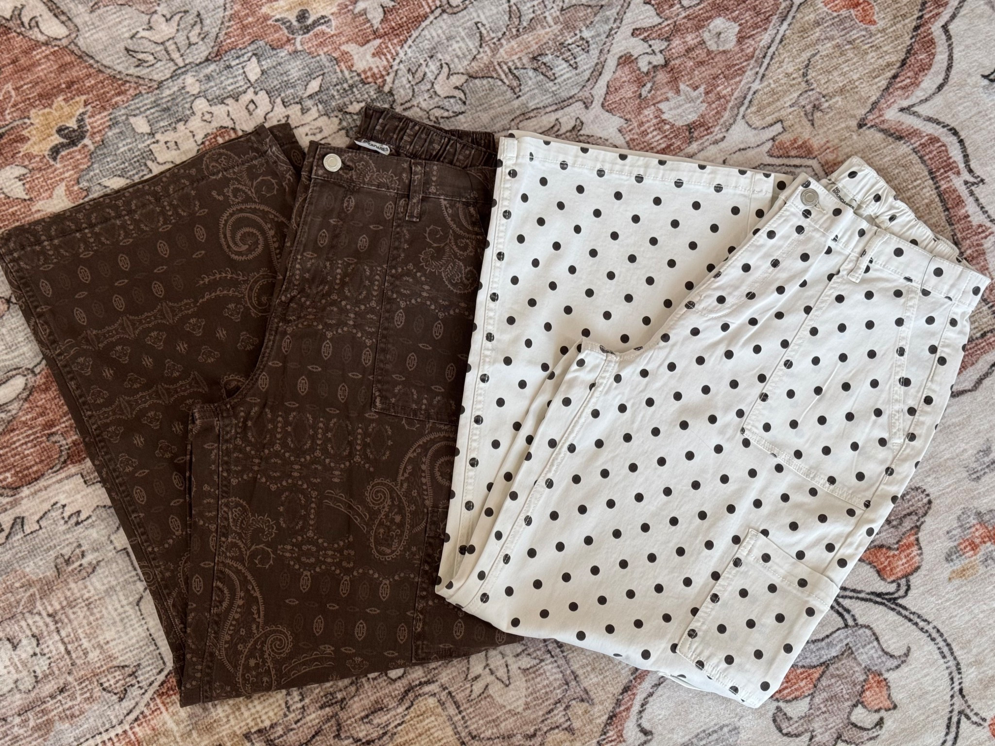 New prints of the viral $17 walmart pants! 
I’m 5’4, 171lbs
I wear a medium in these  