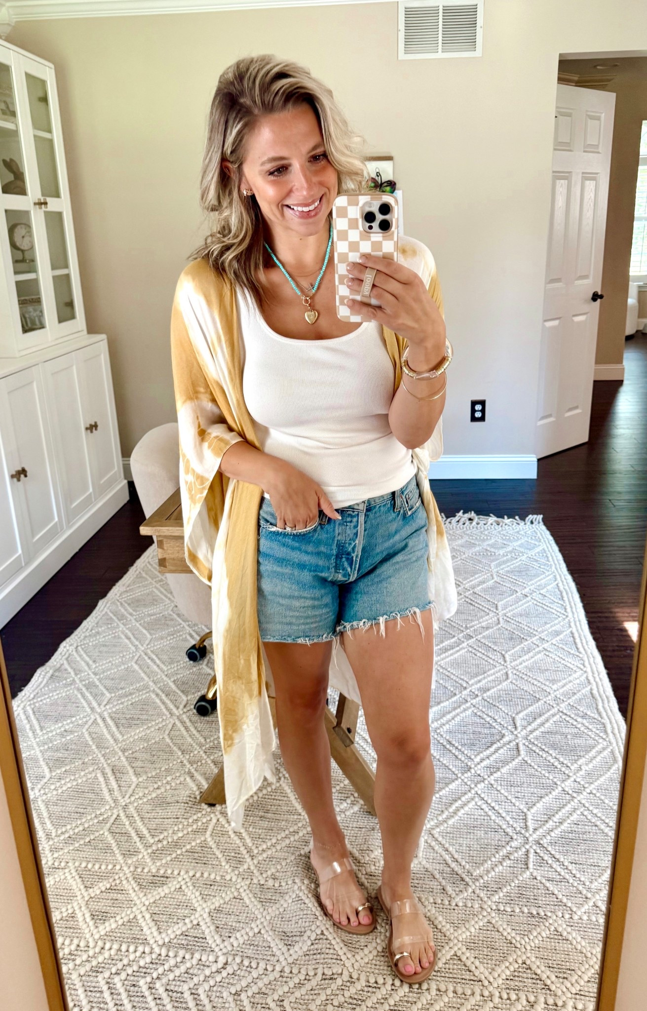 Easy summer style. 🍍🌴☀️