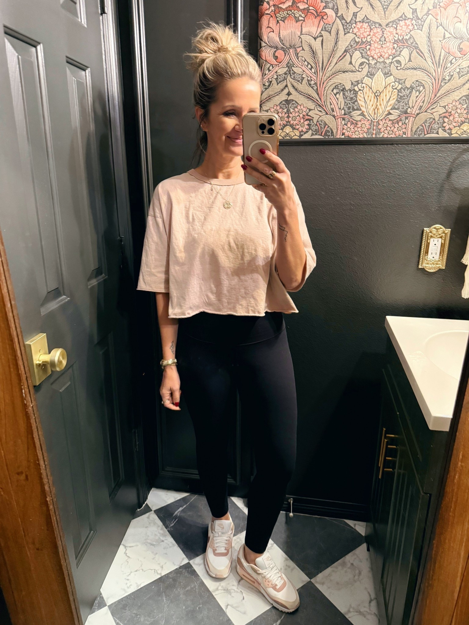 My go to workout fit - easy, lightweight, & breathable!

#LTKfitnessgoals #LTKActive #LTKOver40