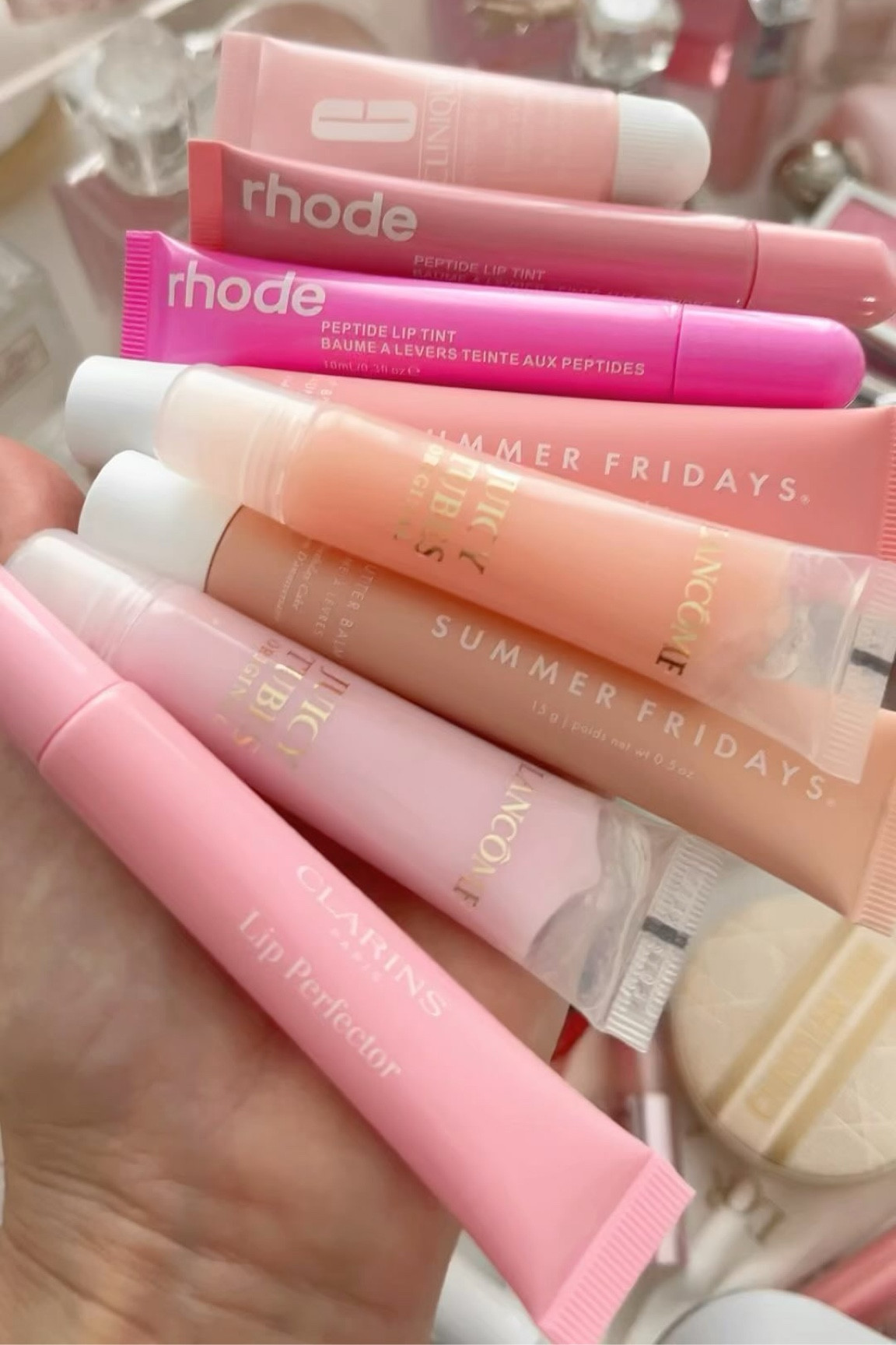 Pov: you’re obsessed with pink tubes💕🍥

.

#beauty #cosmetics #lips #lipgloss #lip #lippy #lipbalm #lipplumper #plglipp #glossygloss #glosses #girlygirl #girlythings #softpinkaesthetic #pink#pinky #pinterest ##pinkglam #glam #makeup #coquette #girlygirly