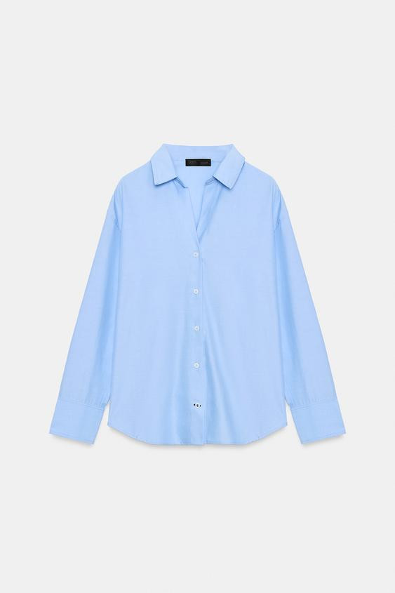 Lapel collar shirt with a V-neckline and long sleeves. Front button closure. | Zara US