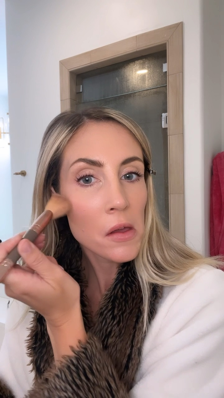 This cream bronzer is a total game changer! Shade: medium 

#LTKbeauty #LTKfindsunder50