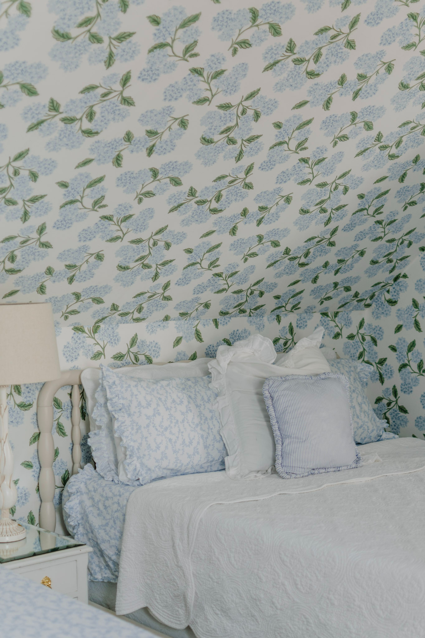 I’ve always been smitten with the nostalgia of a Jenny lind bed, and my mom had actually just gotten a new bed for my parents’ room at their cottage nearby. She asked me if I’d ever heard of Plank+Beam — I hadn’t — but she went for it. And she raved about the bed. By some stroke of luck in the universe, Plank+Beam reached out to me about a collaboration just a month or so later, and I immediately said yes.

Two beds in a room have that sense of summer cottage charm. But two Jenny lind-style beds? I simply cannot. It’s perhaps the cutest thing I’ve ever seen.


@plankandbeamfurniture #ad  

 #LTKHome
