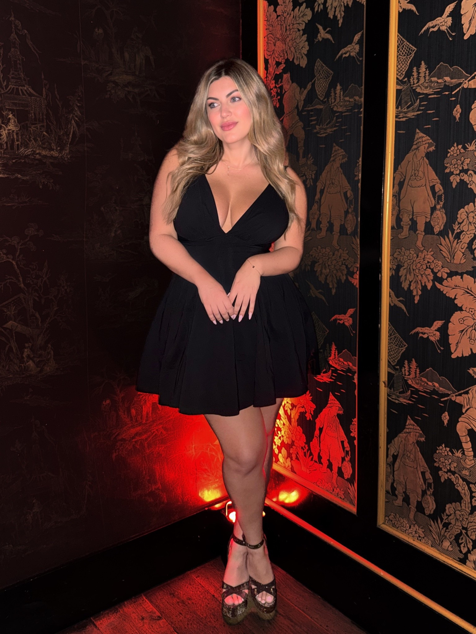 Girls night out
LBD 
Date night 
Dress is only $25!

#LTKSaleAlert #LTKgrwm #LTKootd