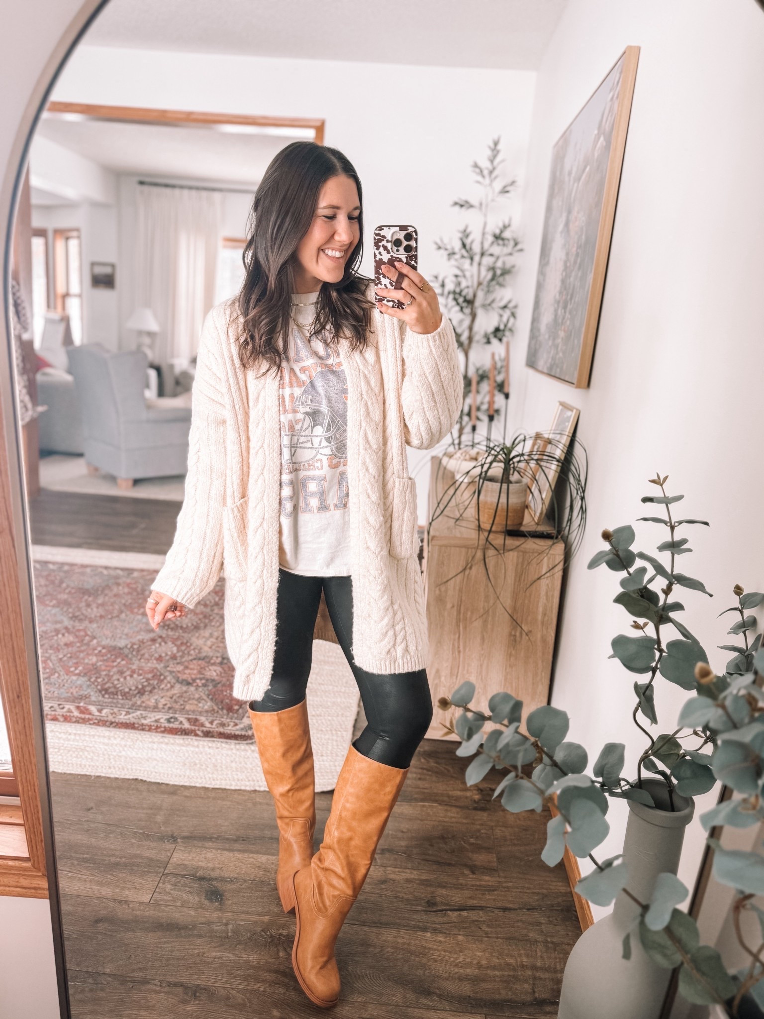 Spanx faux leather leggings 65% off with code EXTRA30


#LTKootd #LTKFindsUnder50 #LTKSaleAlert