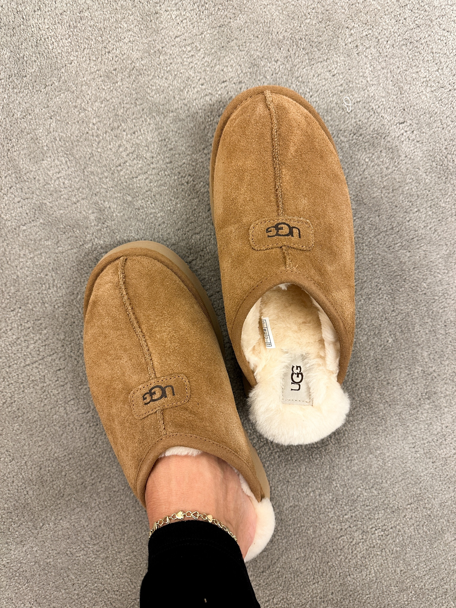 Ugg slippers in the Nsale! Super cozy. 



#LTKxNSale #LTKstyletip #LTKSeasonal