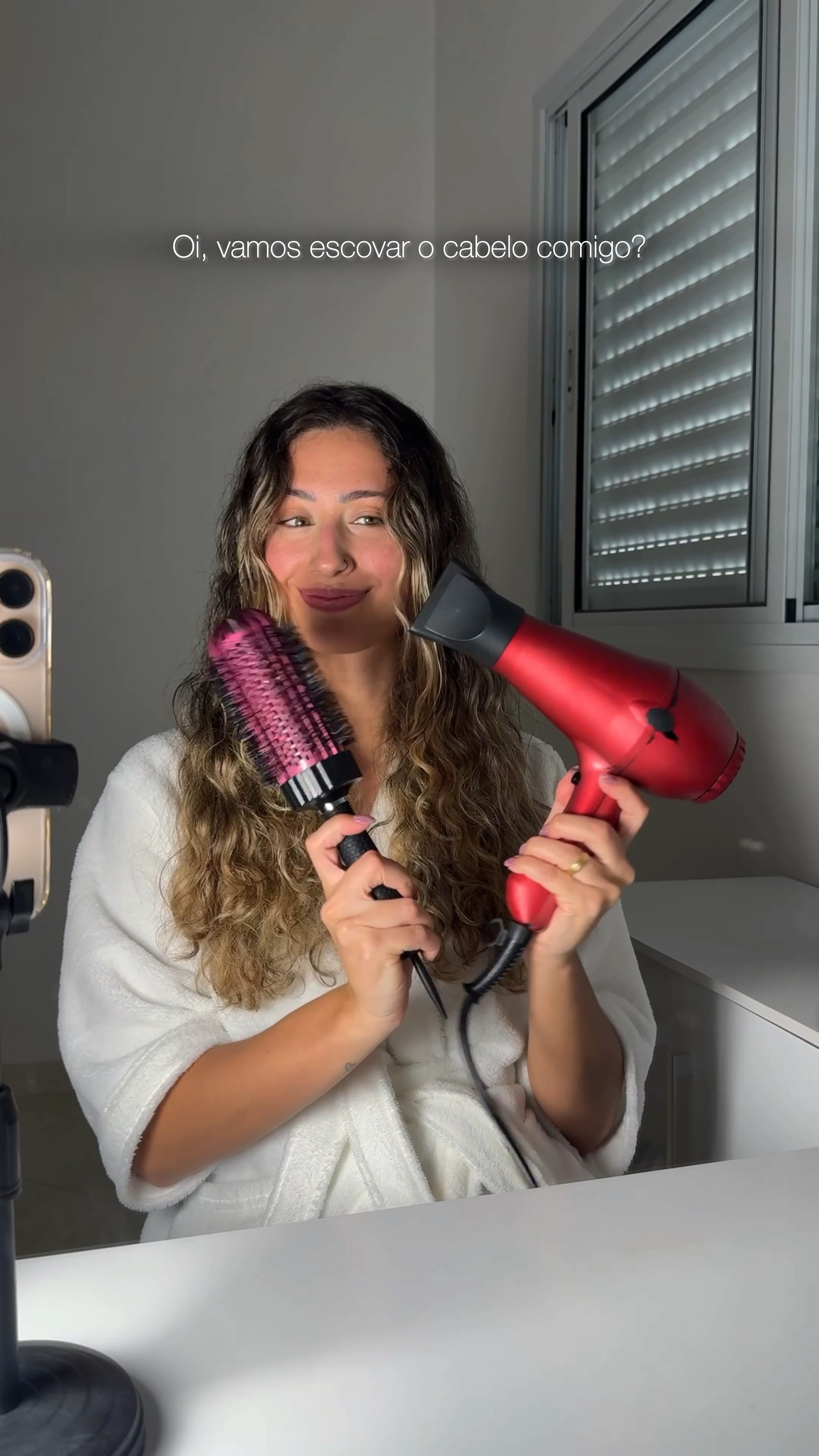 Meu cabelo é ondulado natural e eu opto por fazer escova com secador e escova convencional porque considero a forma mais segura de fonte de calor 

#LTKbeleza #LTKguiadepresente #LTKbrasil