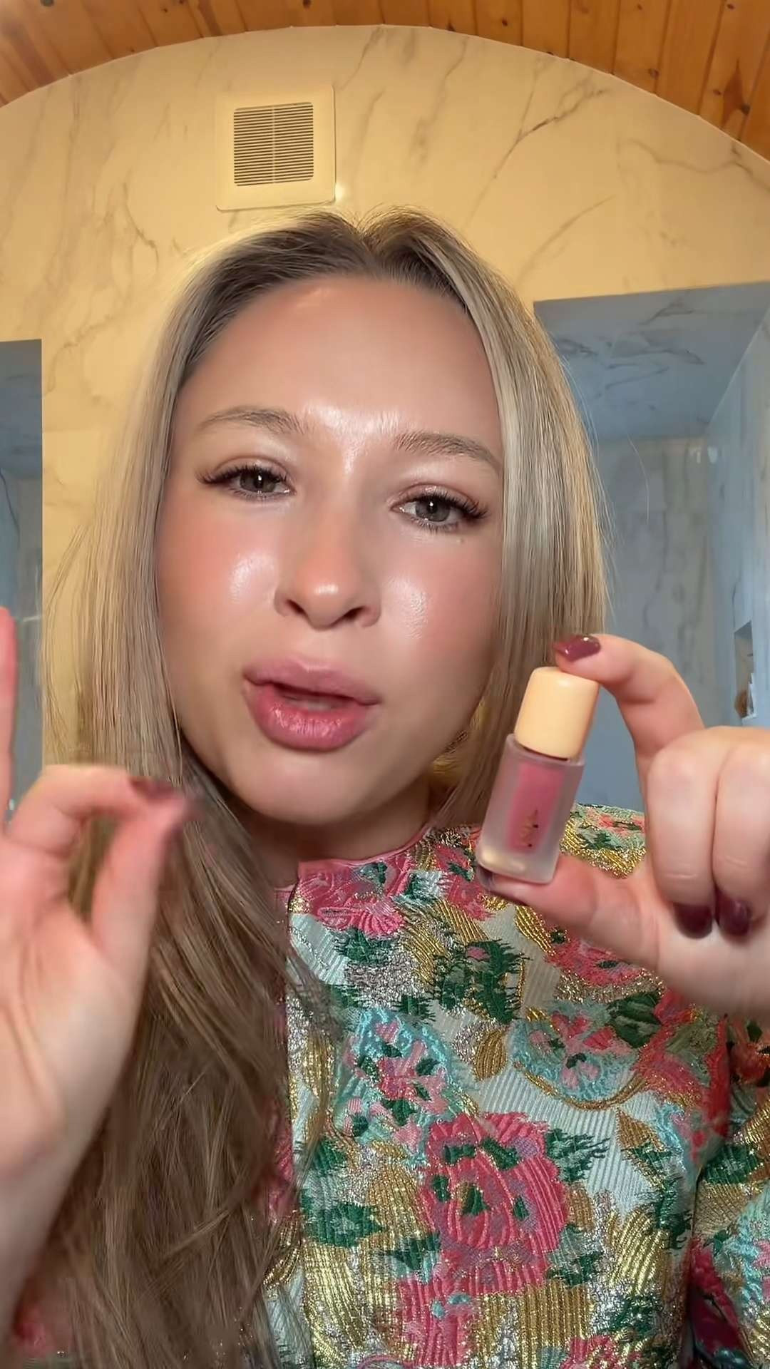 Gloss or lip stain? 👀

This Laka Lip Tint gives you both—glassy shine with a lightweight stain finish. Juicy lips without the stickiness! 💋

#laka #lakaliptint #liptint #lipgloss #beautyfinds #liproutine #glamlips
 

 