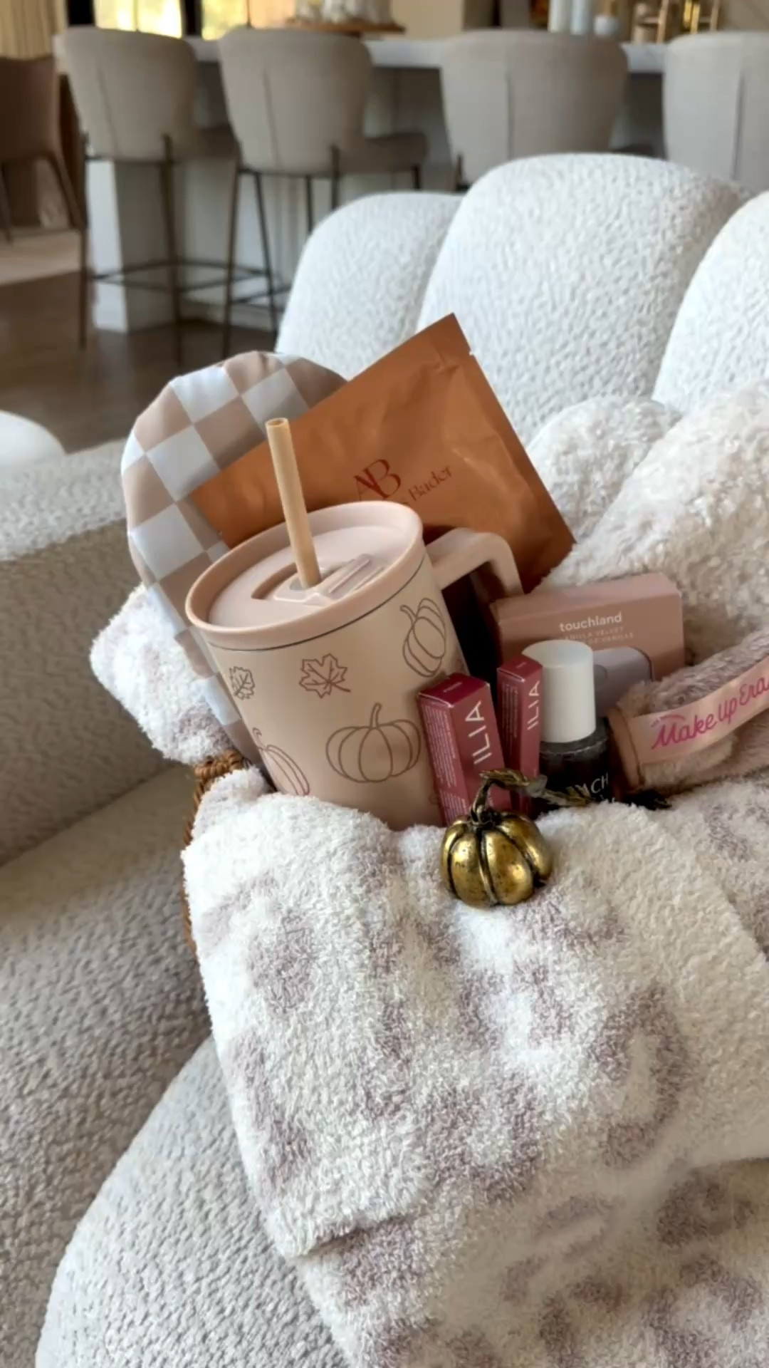 Bestie basket idea with all of the cozy fall finds!

#LTKSeasonal #LTKBeauty #LTKdayinmylife